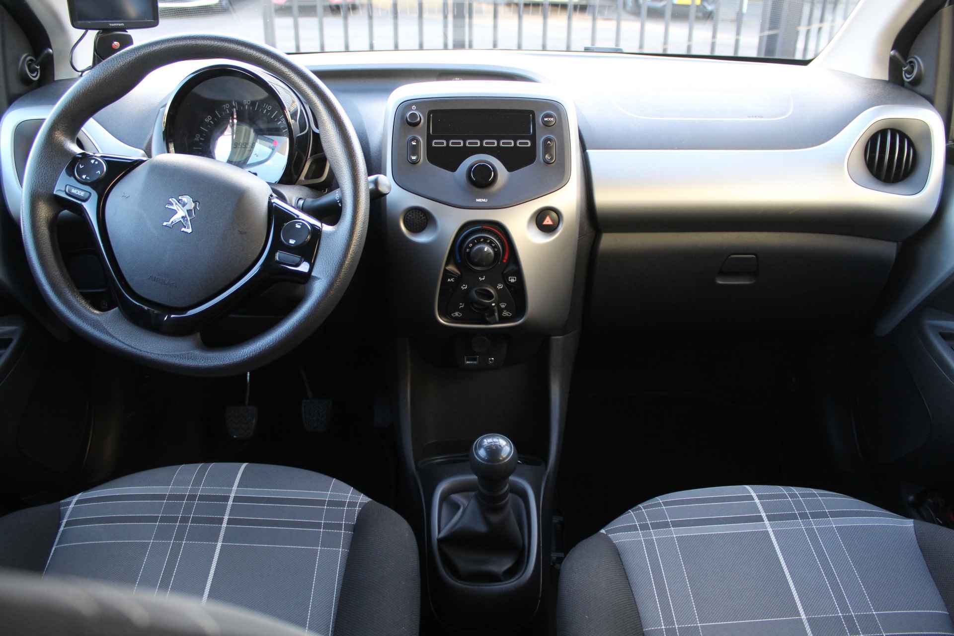 Peugeot 108 1.0 e-VTi Active Navigatie/Mistlampen/Airco/Elektrisch pakket/Orig. NL auto - 10/17