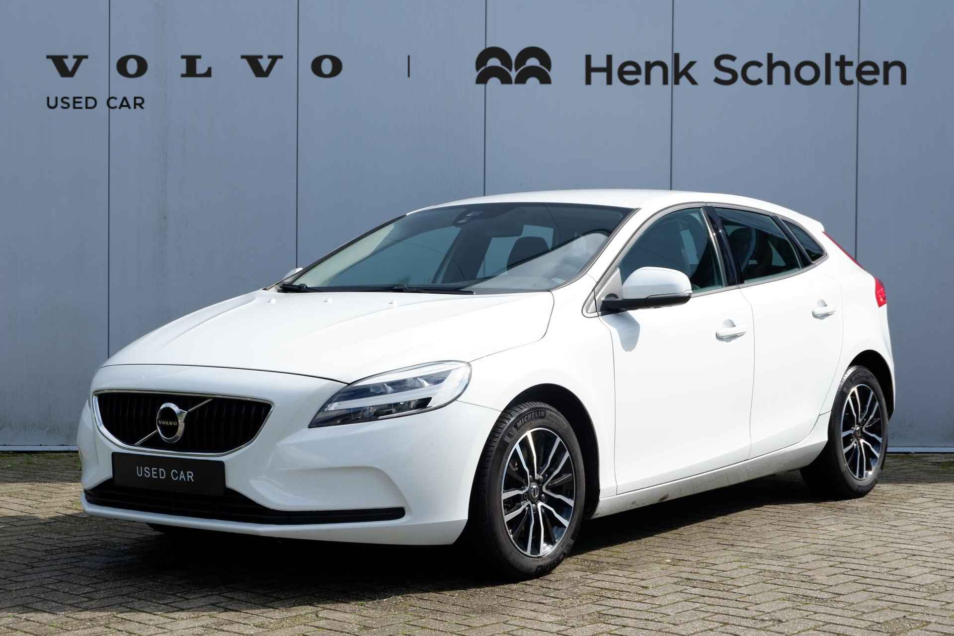 Volvo V40 T2 AUT6 122PK Polar+, Cruise Control met Speed Limiter, Sensus Full Map navigatie, Bluetooth telefoonvoorbereiding, Electronic Climate Control, Park Assist achter, 16" Markeb lichtmetalen velgen, Ice White exterieur, T-Tec bekleding Off Black - 1/29