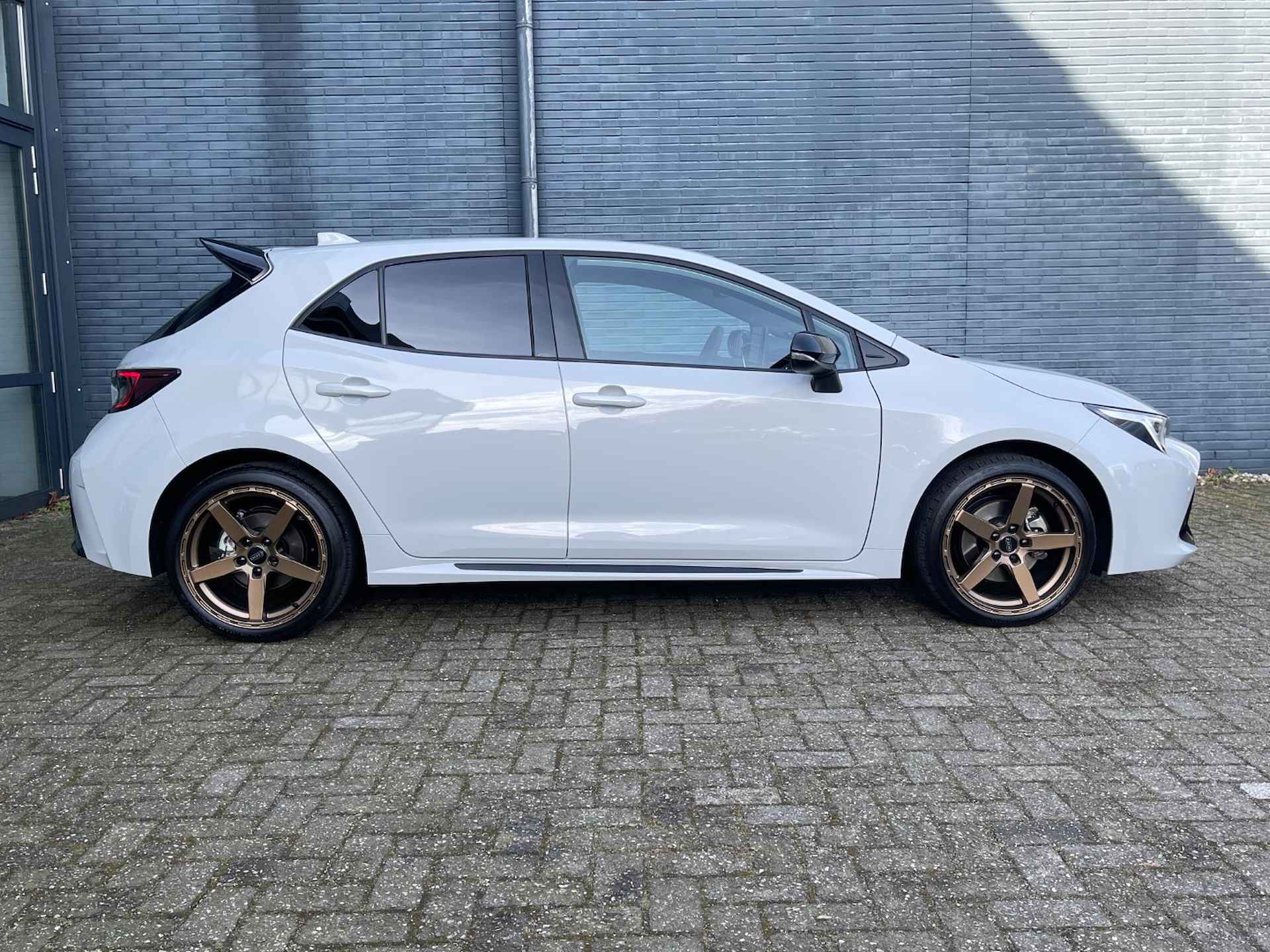 TOYOTA Corolla Hybrid 200 196pk Automaat GR Sport Plus | JBL Premium Audio | Leer | Full LED | Navi & Carplay | Blindspot | Stoelverwarming | - 3/40