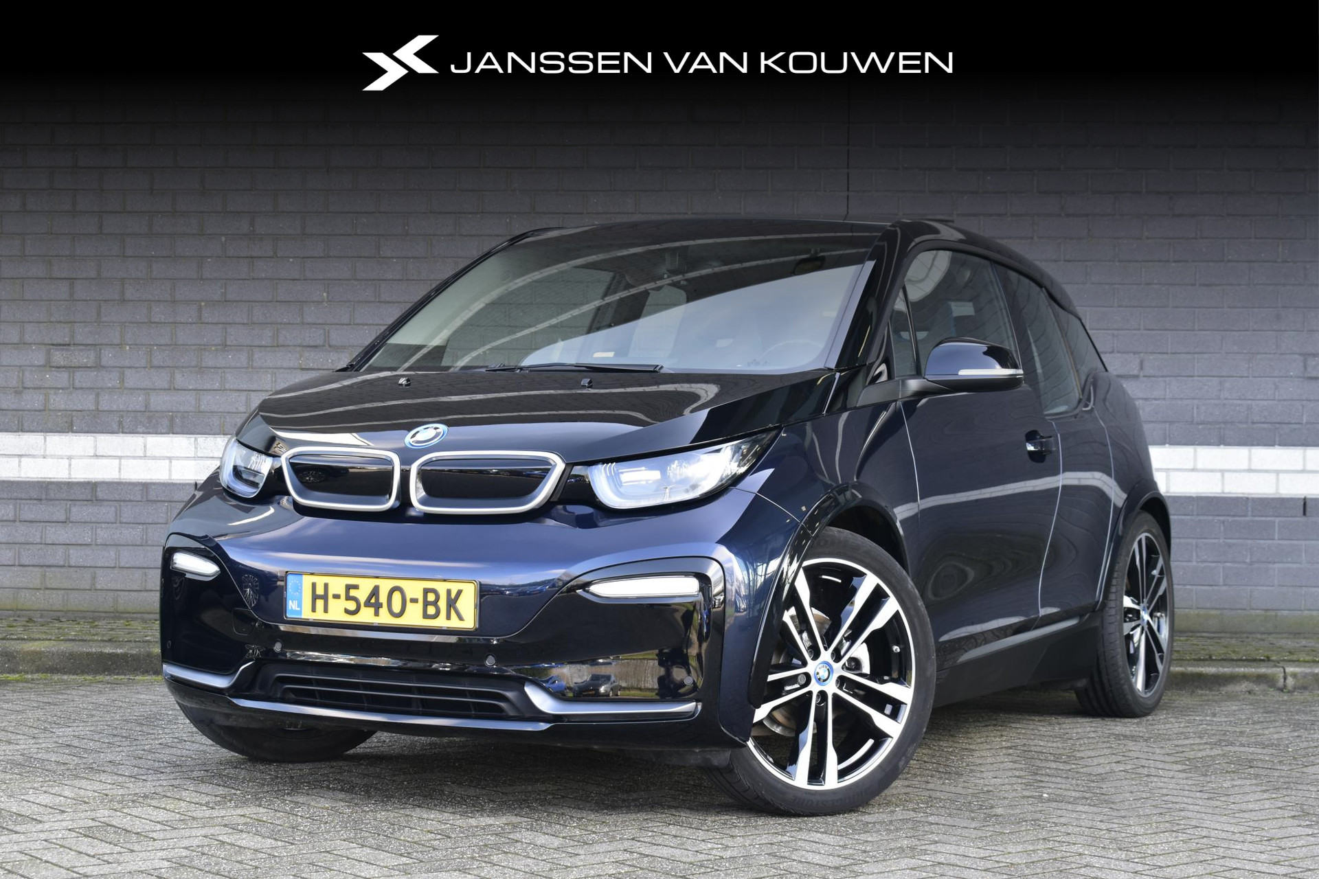 BMW i3 S Executive Edition 120Ah 42 kWh / Navi / Camera / schuif-kanteldak / 1e Eigenaar bij viaBOVAG.nl