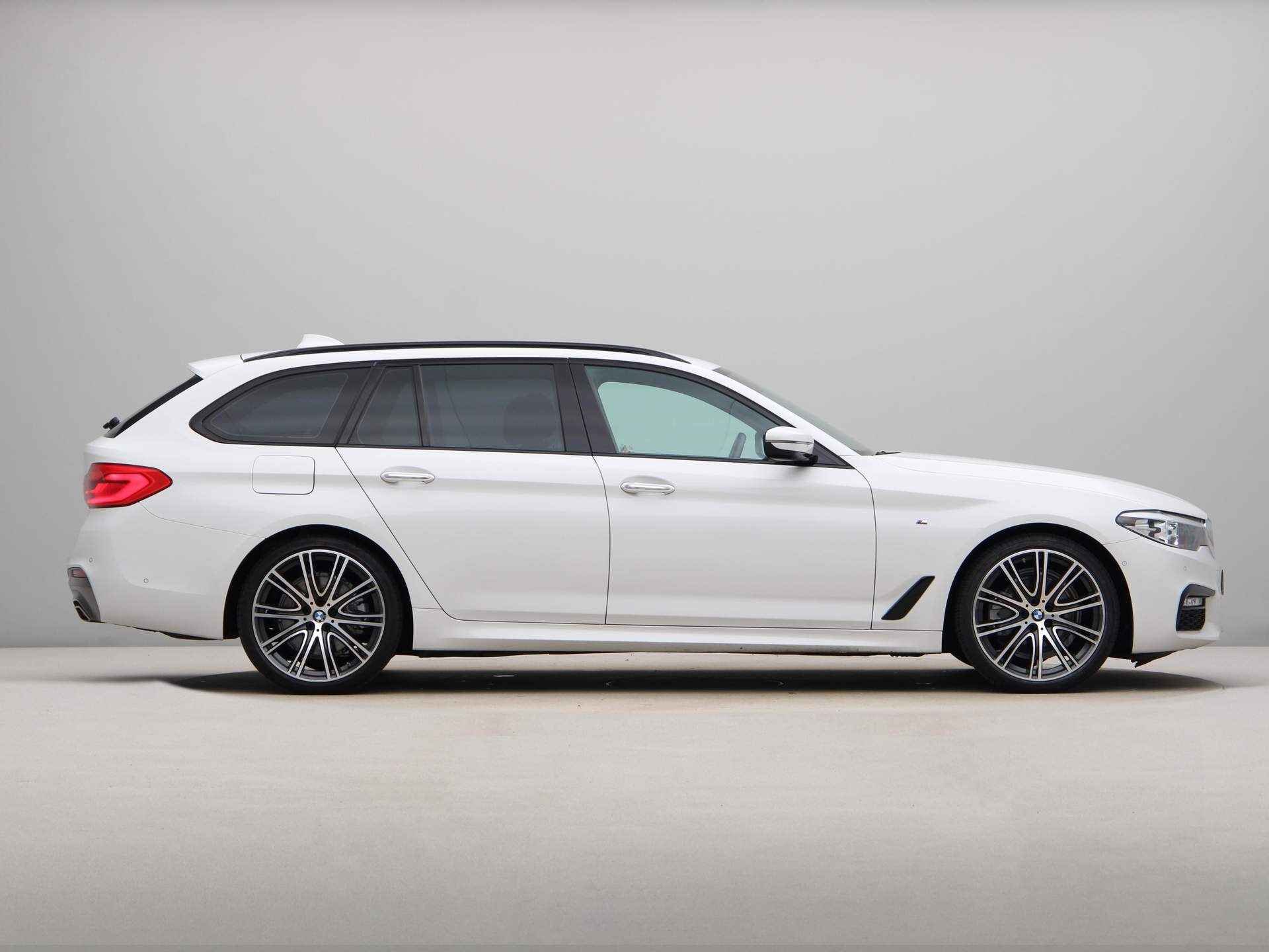 BMW 5 Serie 520i Touring Exe M-Sport Aut. - 9/26