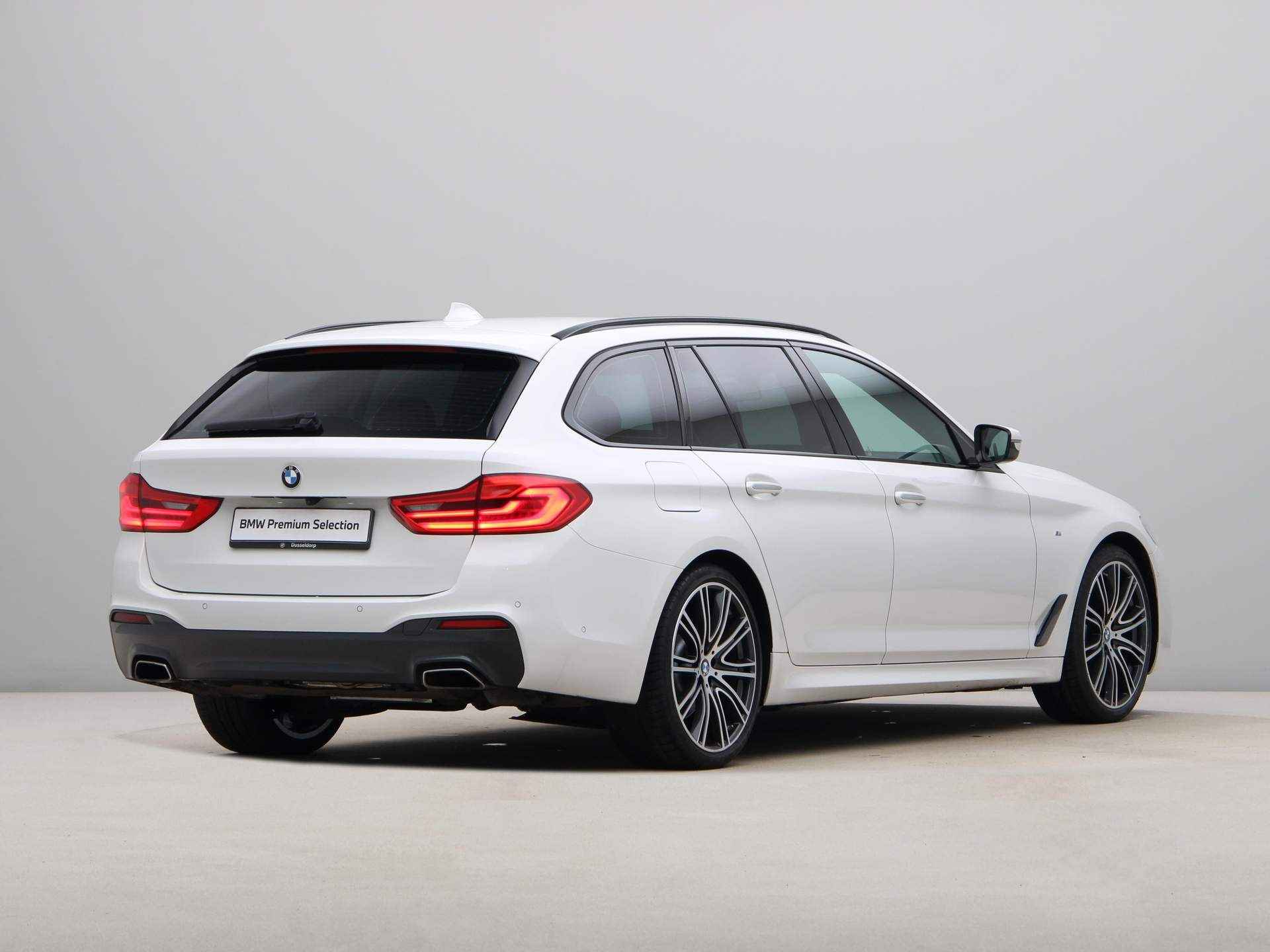 BMW 5 Serie 520i Touring Exe M-Sport Aut. - 10/26