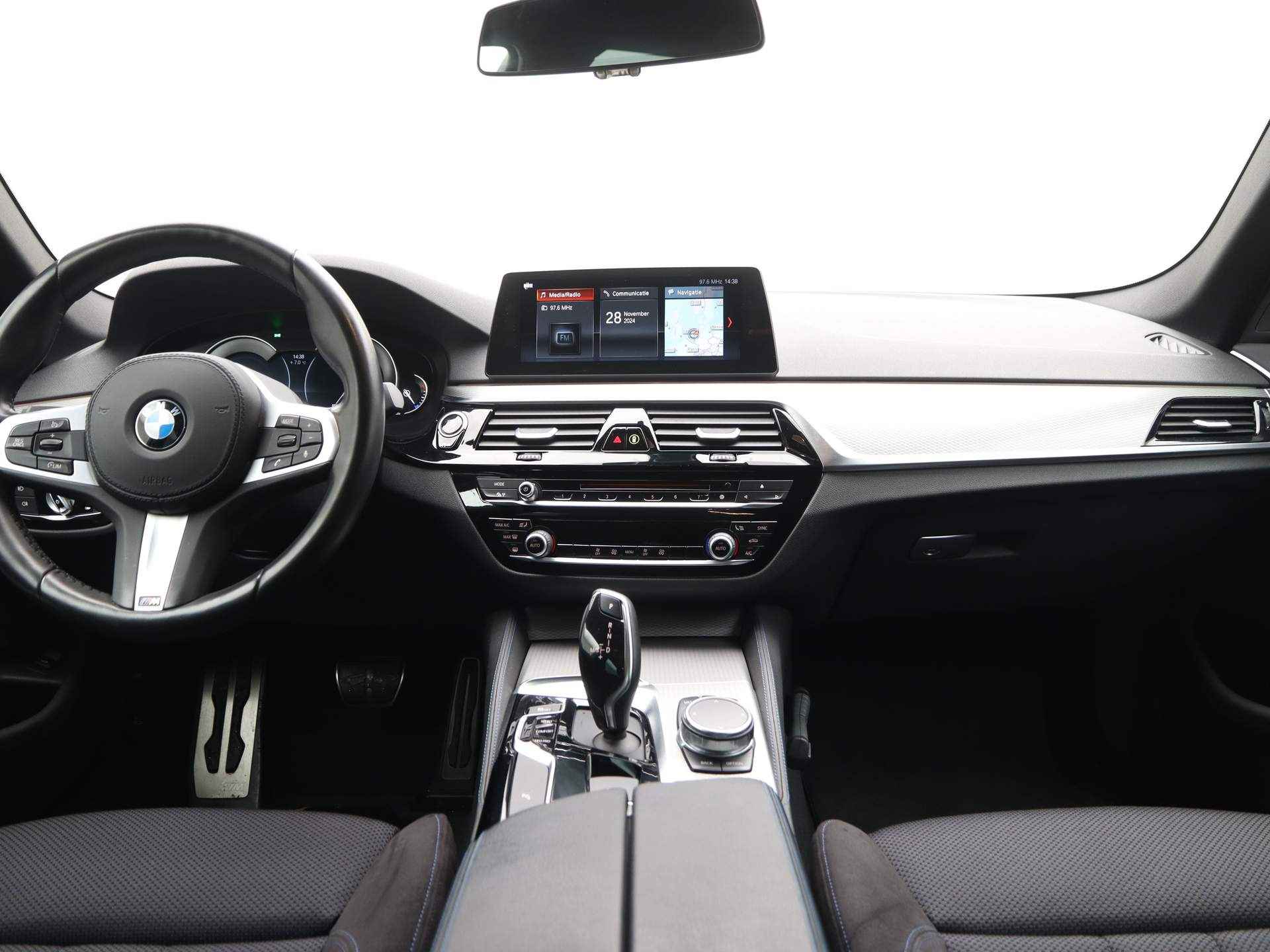 BMW 5 Serie 520i Touring Exe M-Sport Aut. - 14/26