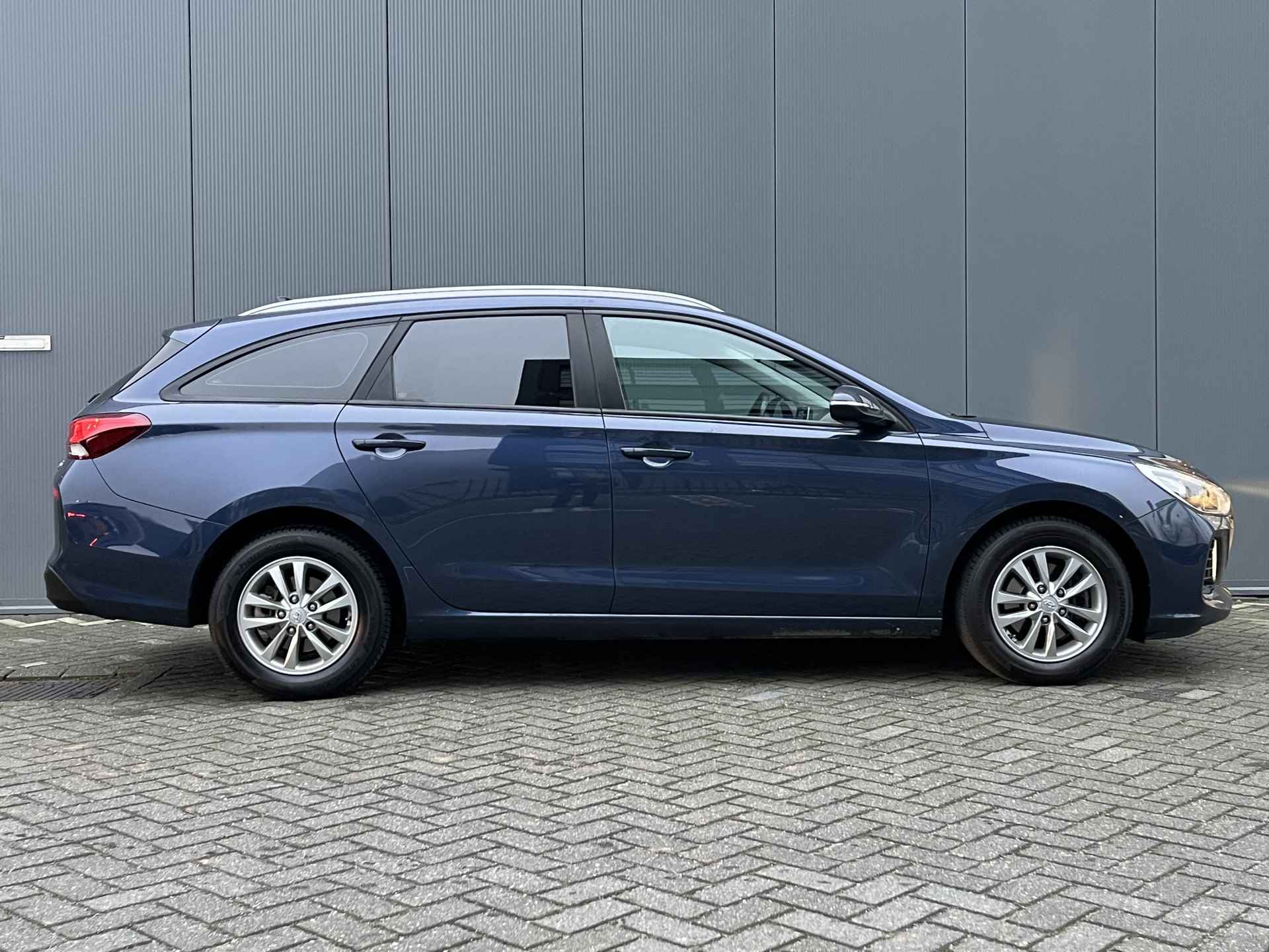 Hyundai i30 Wagon 1.0 T-GDI 120pk Comfort | Camera | Navigatie | Carplay | Cruise controle | Climate controle | Privacy Glass | Parkeersenso - 3/26