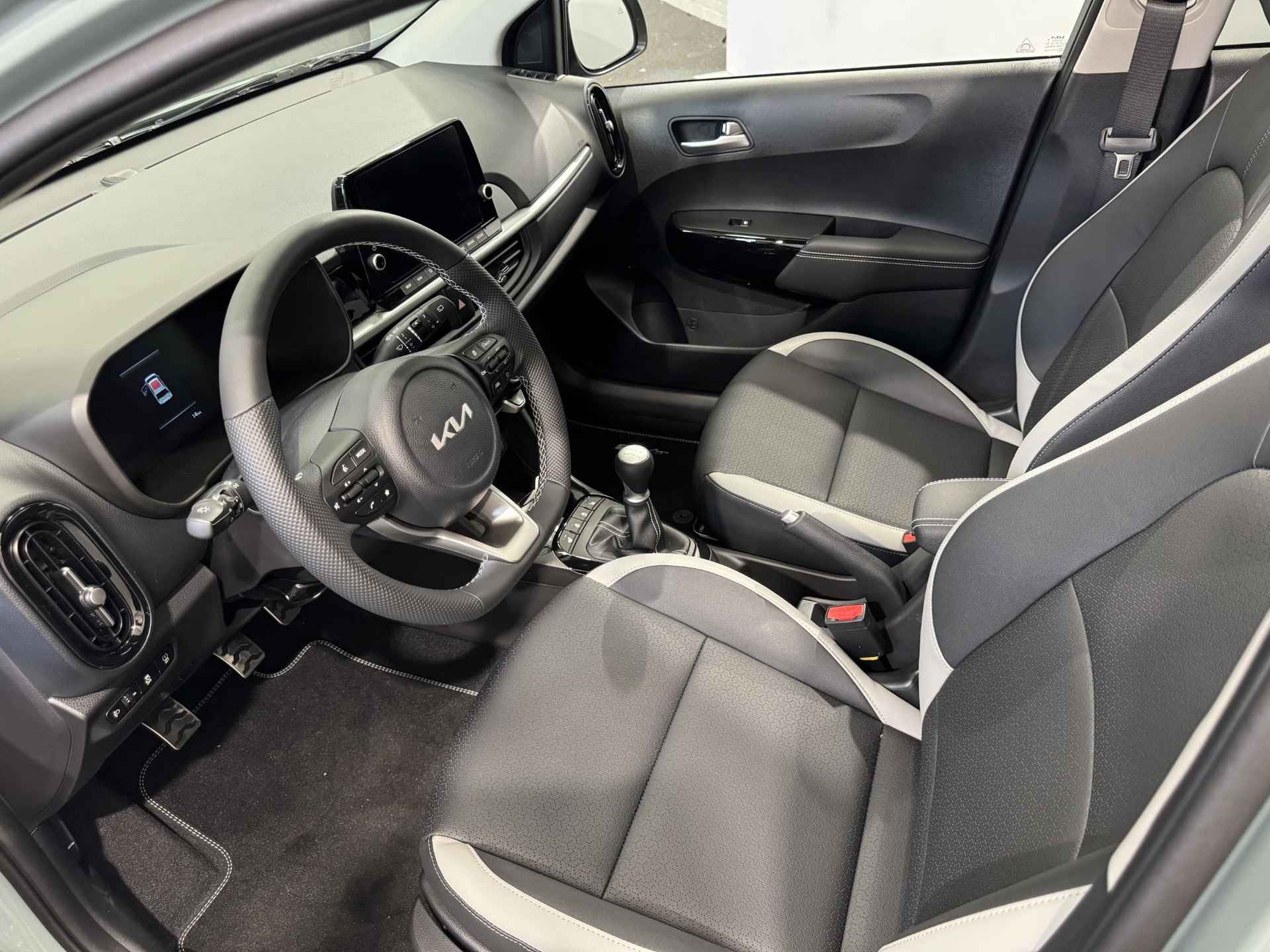 Kia Picanto 1.0 DPI GT-Line | €1.000 inruilvoordeel | Private lease vanaf €364,- p.m. | Apple Carplay & Android Auto | Schuifdak | Stoel & Stuurverwarming | Keyless Entry | Bel & bestel bij KIA Leiderdorp 071 760 06 00 | - 19/34