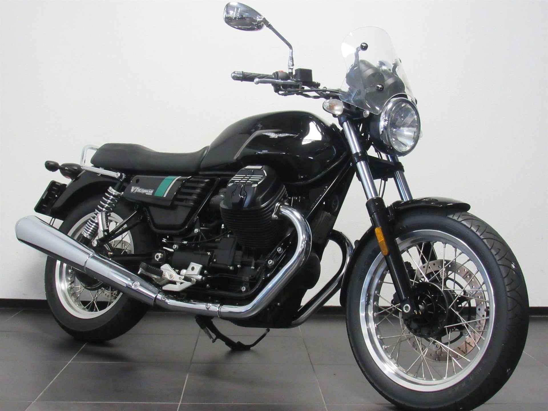 Moto Guzzi V7 III SPECIAL - 2020 - 2/14