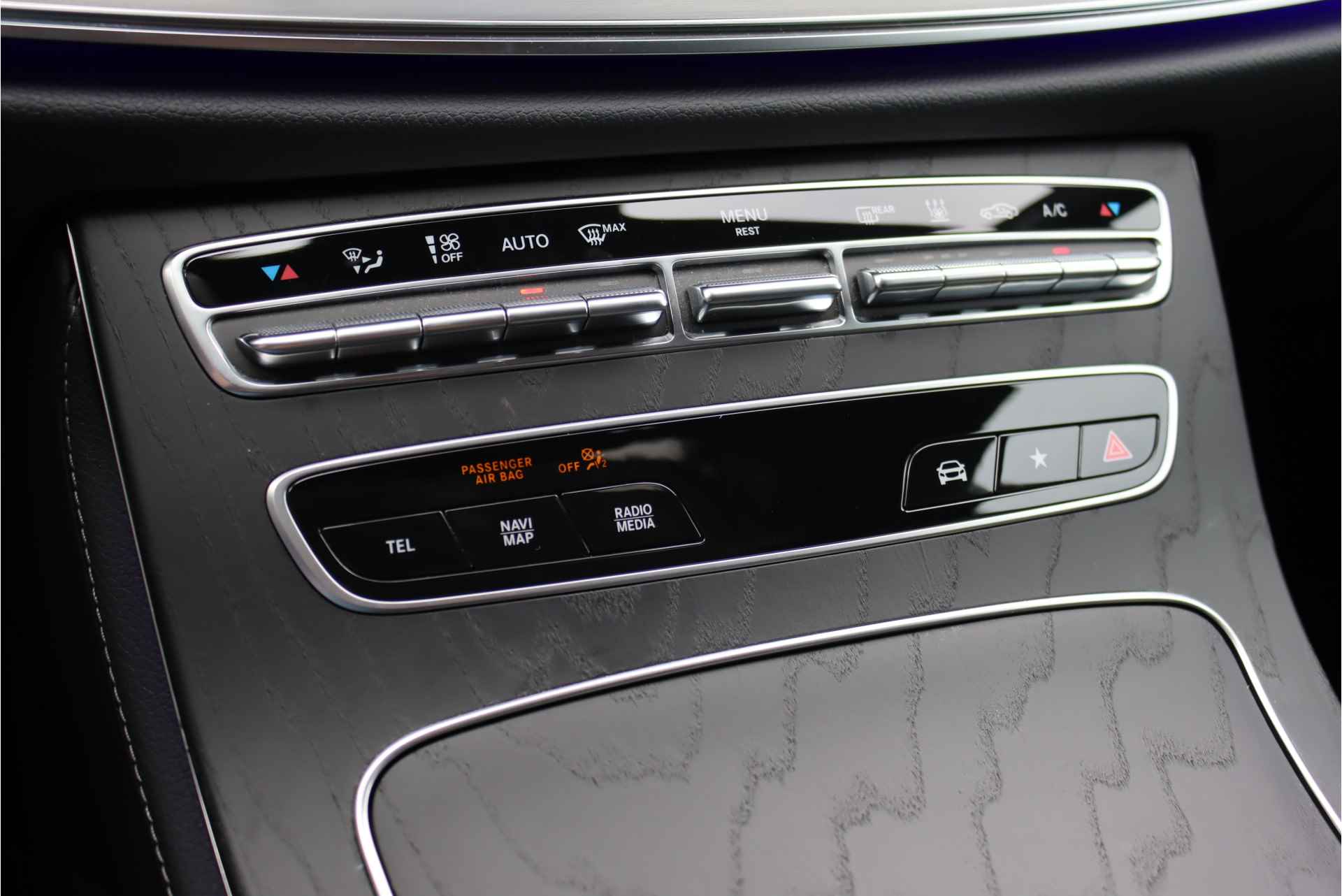 Mercedes-Benz E-Klasse Estate 300 de 4-MATIC Premium+ AMG Line Aut9, Panoramadak, Distronic+, Memory, Burmester, Trekhaak, Surround Camera, Keyless Go, Stoelverwarming, Sfeerverlichting, Rijassistentiepakket+, Etc. . - 36/53