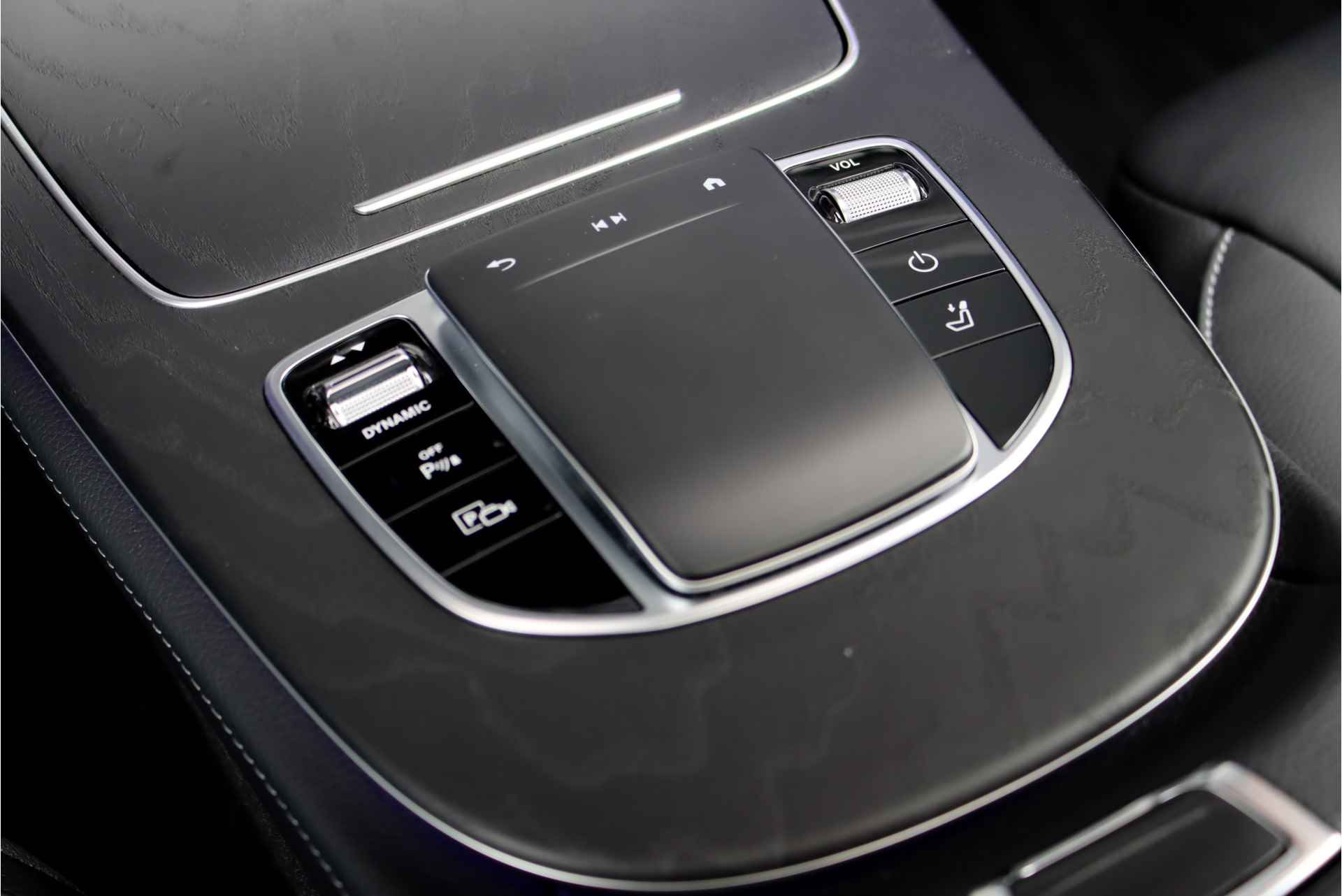 Mercedes-Benz E-Klasse Estate 300 de 4-MATIC Premium+ AMG Line Aut9, Panoramadak, Distronic+, Memory, Burmester, Trekhaak, Surround Camera, Keyless Go, Stoelverwarming, Sfeerverlichting, Rijassistentiepakket+, Etc. . - 38/53