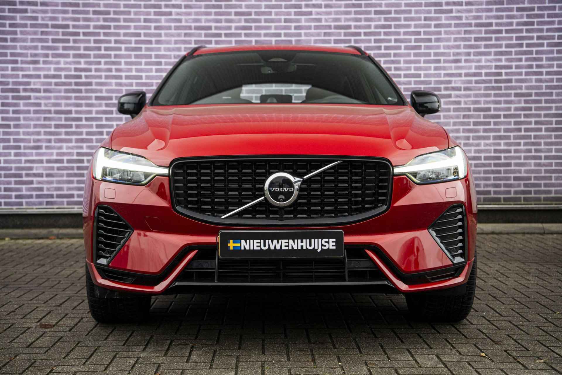 Volvo XC60 T6 Recharge AWD Ultimate Dark Long Range | Trekhaak | Bowers & Wilkins Audio | Luchtvering | 360° Camera | Gelamineerde zijruiten - 6/46