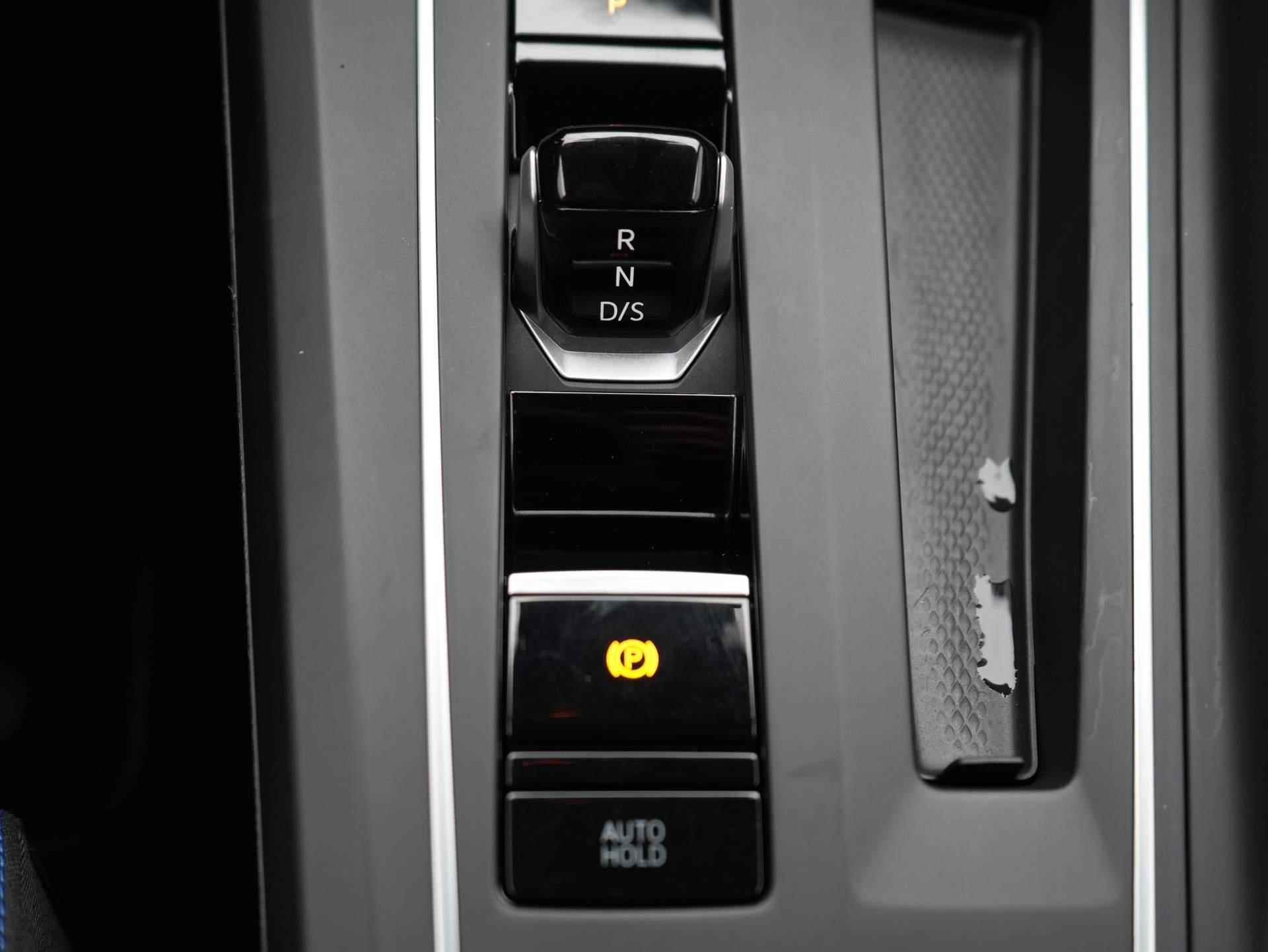 Volkswagen Golf 1.4 eHybrid GTE Automaat / Navigatie / Pdc / Led verlichting - 35/54