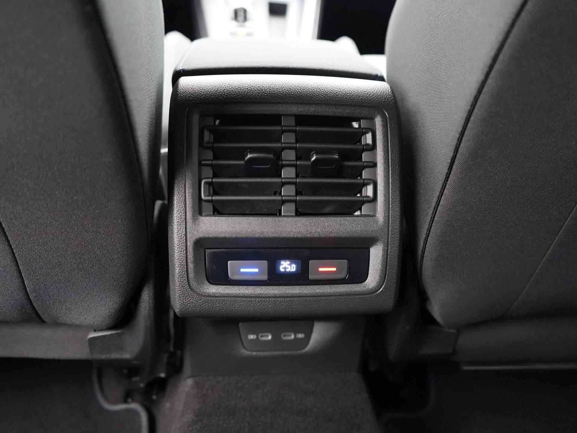 Volkswagen Golf 1.4 eHybrid GTE Automaat / Navigatie / Pdc / Led verlichting - 47/54