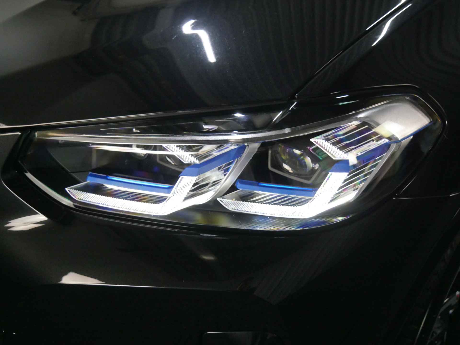BMW X3 M40d xDrive High Executive Automaat / BMW M 50 Jahre uitvoering / Panoramadak / Laserlight / Trekhaak / M Sportstoelen / Adaptief M Onderstel / Parking Assistant Plus - 29/42