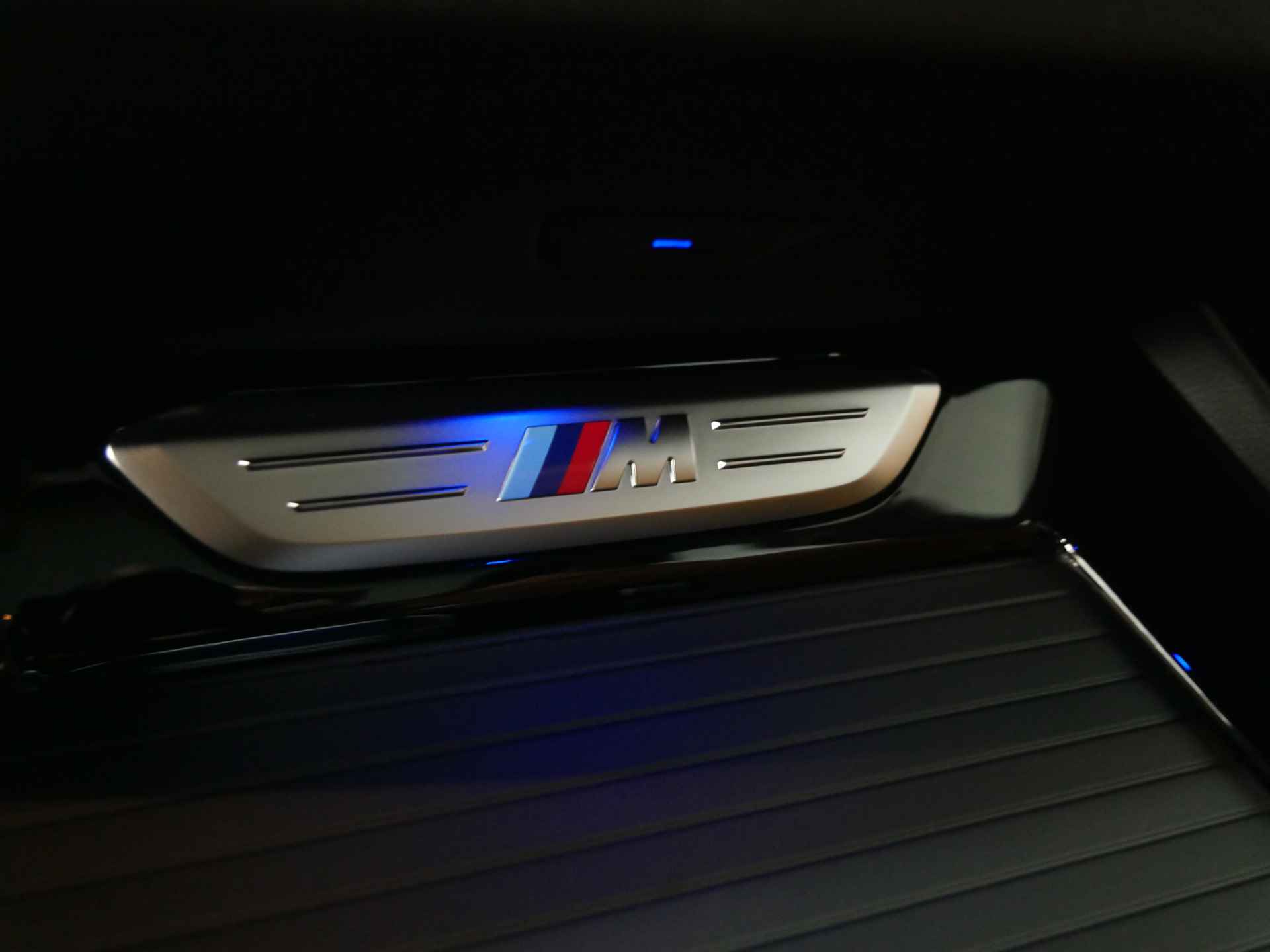 BMW X3 M40d xDrive High Executive Automaat / BMW M 50 Jahre uitvoering / Panoramadak / Laserlight / Trekhaak / M Sportstoelen / Adaptief M Onderstel / Parking Assistant Plus - 37/42