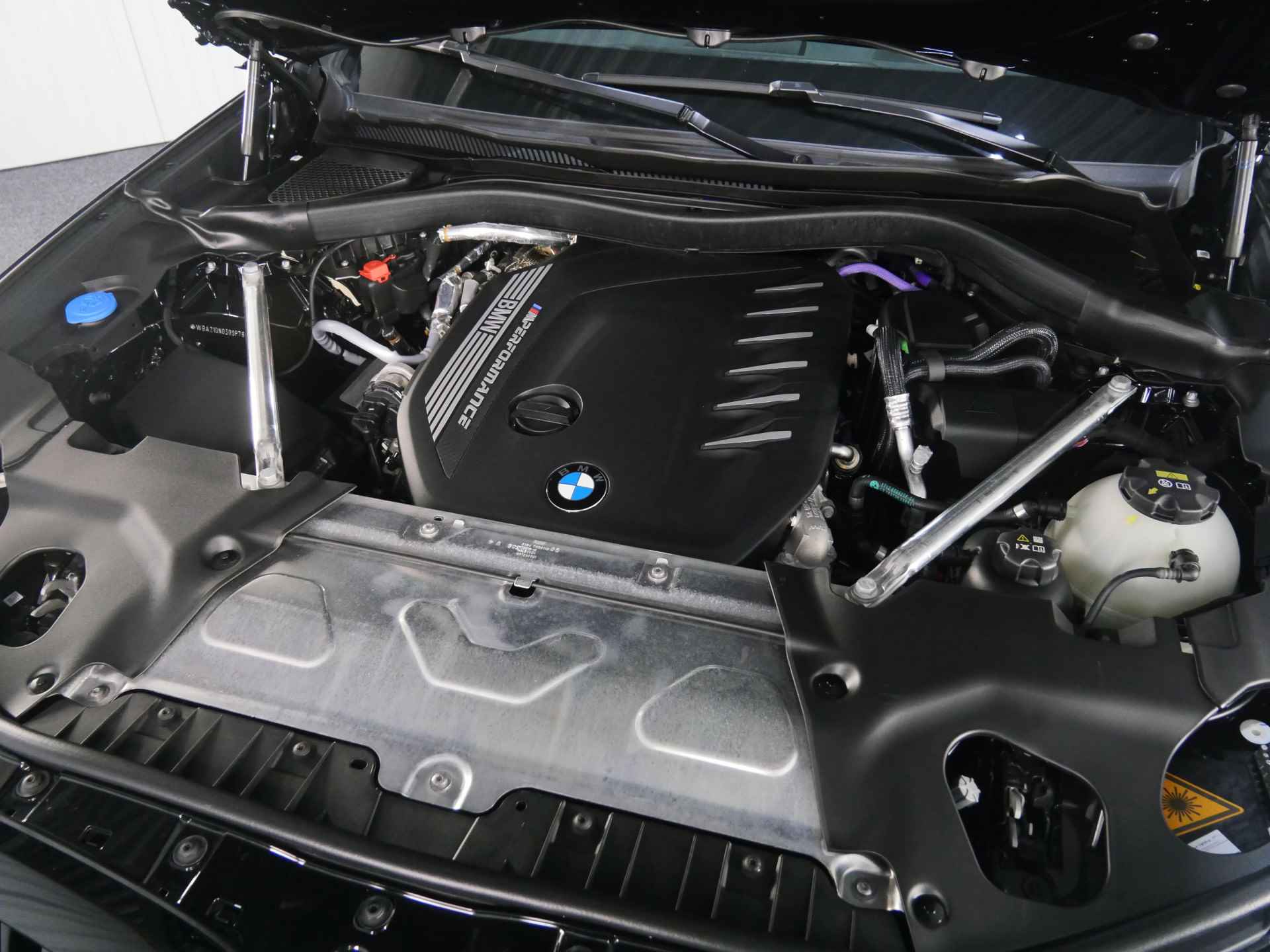 BMW X3 M40d xDrive High Executive Automaat / BMW M 50 Jahre uitvoering / Panoramadak / Laserlight / Trekhaak / M Sportstoelen / Adaptief M Onderstel / Parking Assistant Plus - 40/42