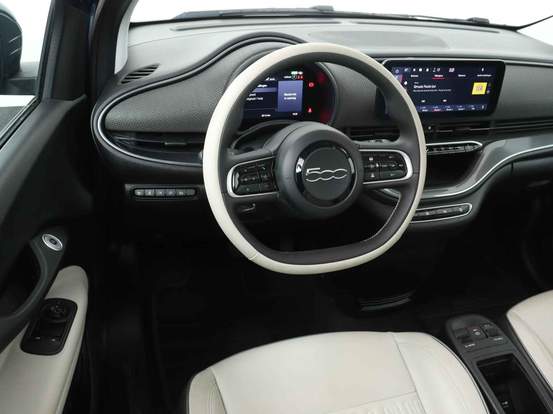 Fiat 500 La Prima 42 kWh | Navigatie | Lederen bekleding | Parkeersensoren voor + achter | Adaptive Cruise control  | Panorama dak - 3/24