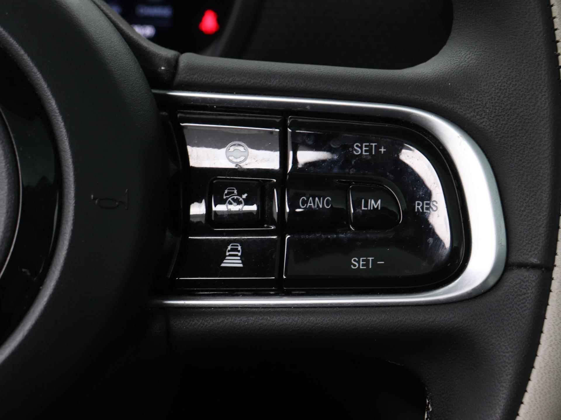 Fiat 500 La Prima 42 kWh | Navigatie | Lederen bekleding | Parkeersensoren voor + achter | Adaptive Cruise control  | Panorama dak - 16/24