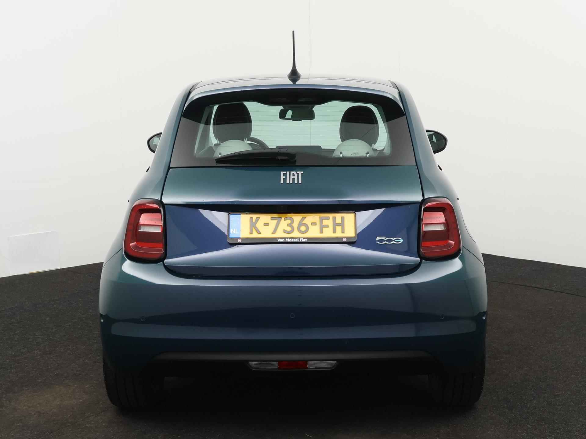 Fiat 500 La Prima 42 kWh | Navigatie | Lederen bekleding | Parkeersensoren voor + achter | Adaptive Cruise control  | Panorama dak - 23/24