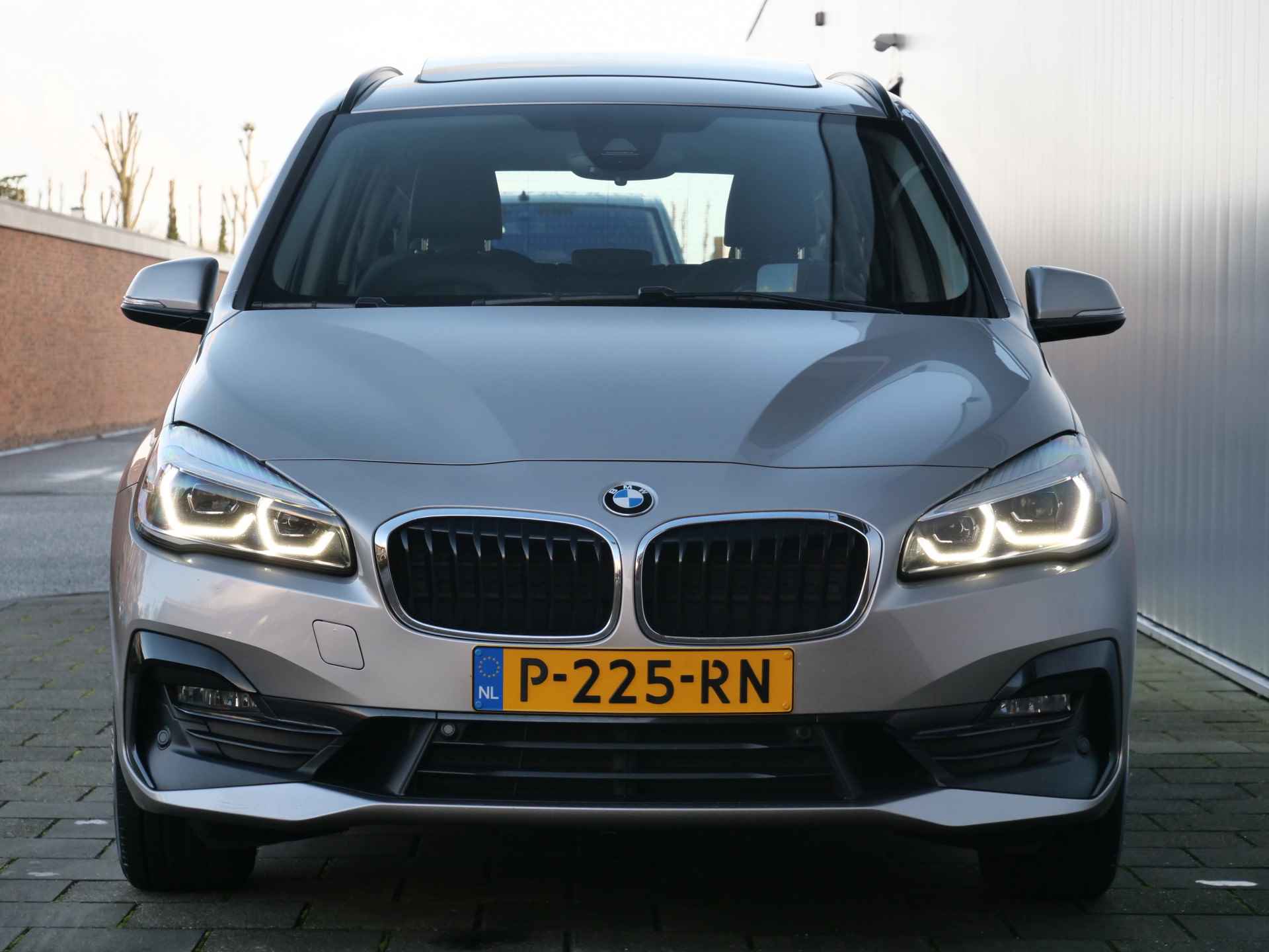 BMW 2 Serie Gran Tourer 220d xDrive 7p. High Executive 191 Pk Automaat Navi / DAB / Camera / Leer / Pano-dak - 5/42