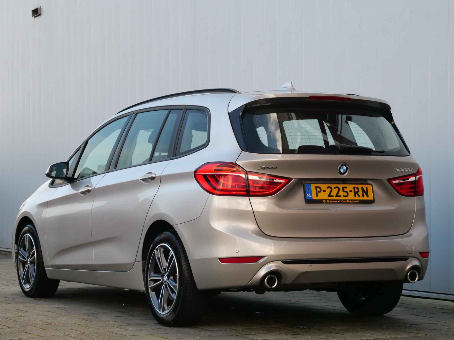 BMW 2 Serie Gran Tourer 220d xDrive 7p. High Executive 191 Pk Automaat Navi / DAB / Camera / Leer / Pano-dak - 3/42