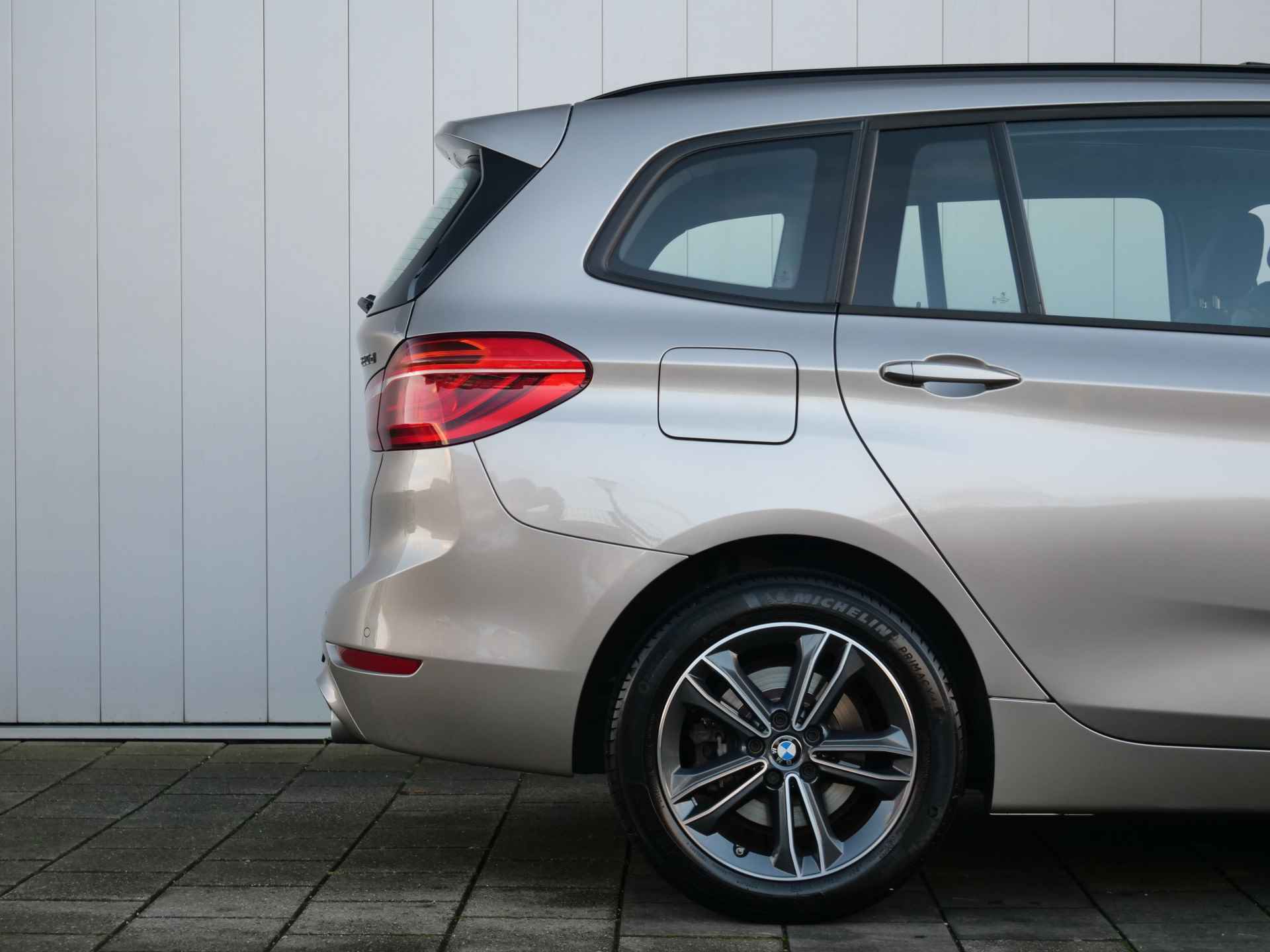 BMW 2 Serie Gran Tourer 220d xDrive 7p. High Executive 191 Pk Automaat Navi / DAB / Camera / Leer / Pano-dak - 22/42