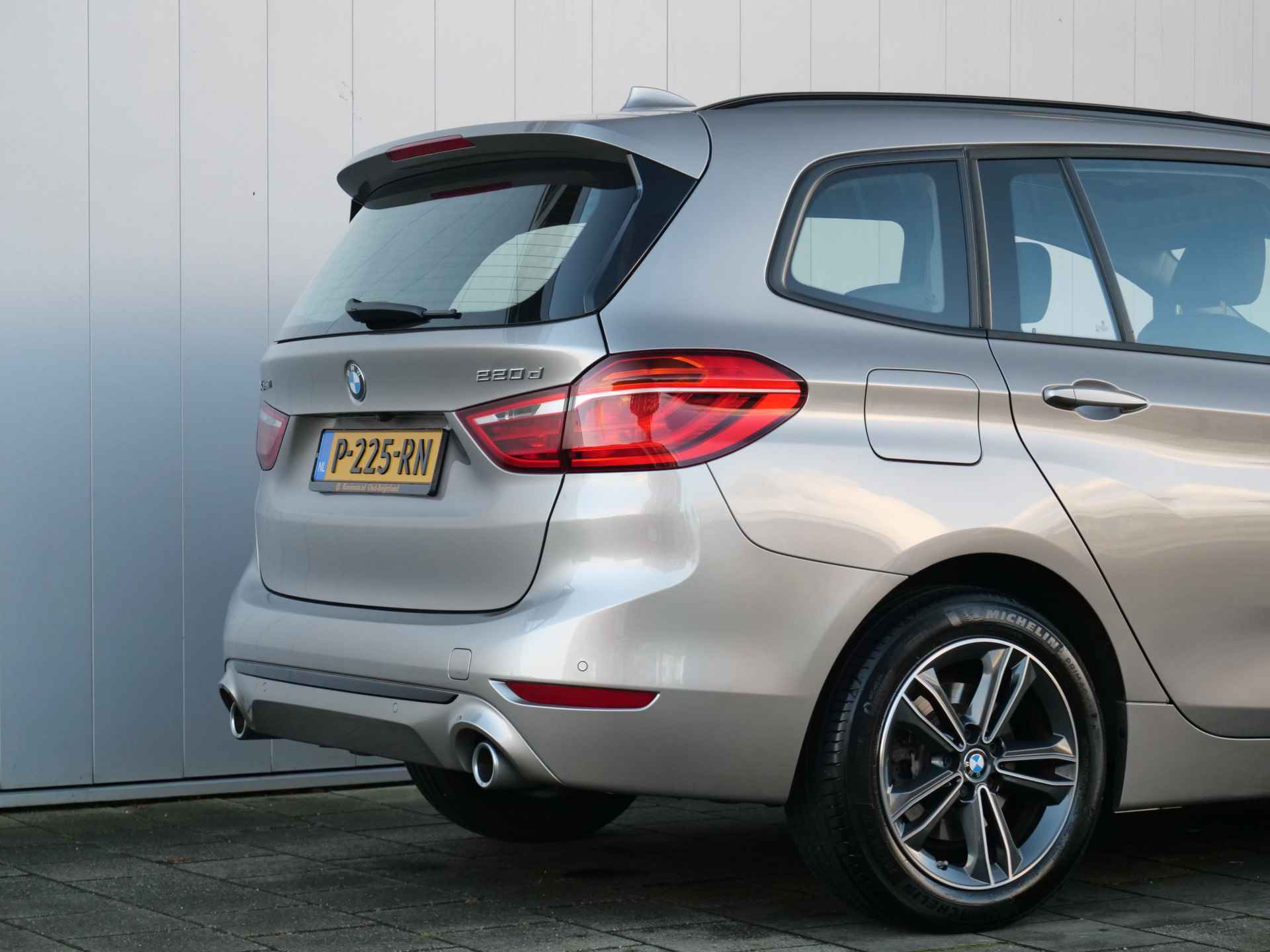 BMW 2 Serie Gran Tourer 220d xDrive 7p. High Executive 191 Pk Automaat Navi / DAB / Camera / Leer / Pano-dak - 25/42