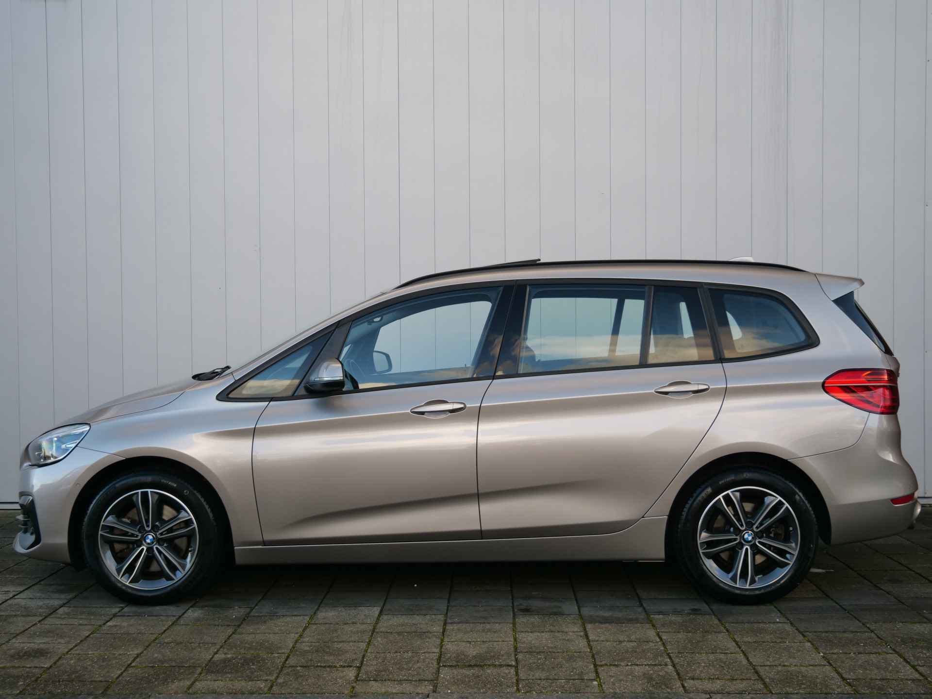 BMW 2 Serie Gran Tourer 220d xDrive 7p. High Executive 191 Pk Automaat Navi / DAB / Camera / Leer / Pano-dak - 34/42