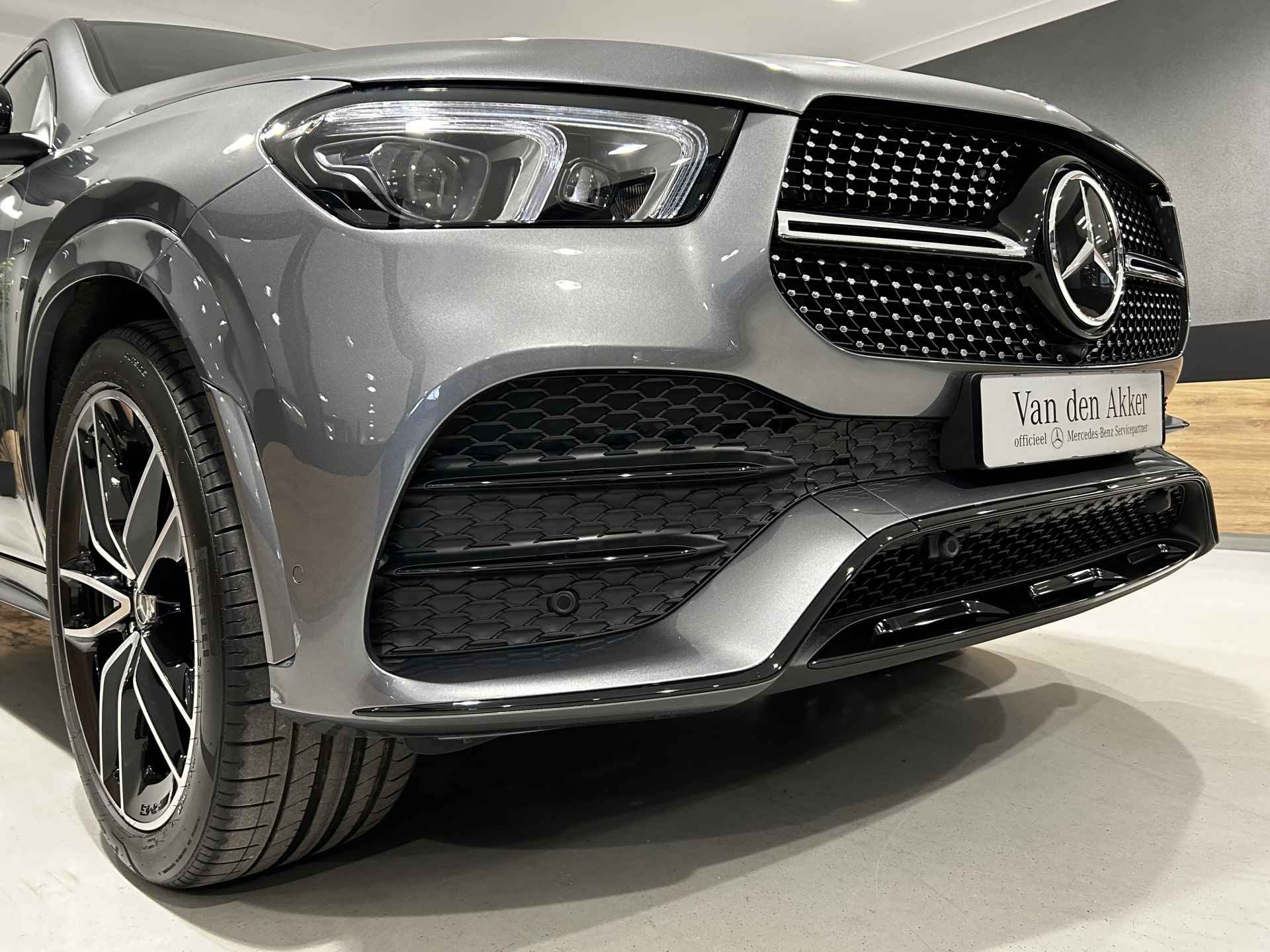 Mercedes-Benz GLE Coupé 350e AMG // Luchtvering // Trekhaak 3500kg // Memory Stoelen // Distronic // 360 Camera // Headup Display // 22 inch // Sf - 24/60