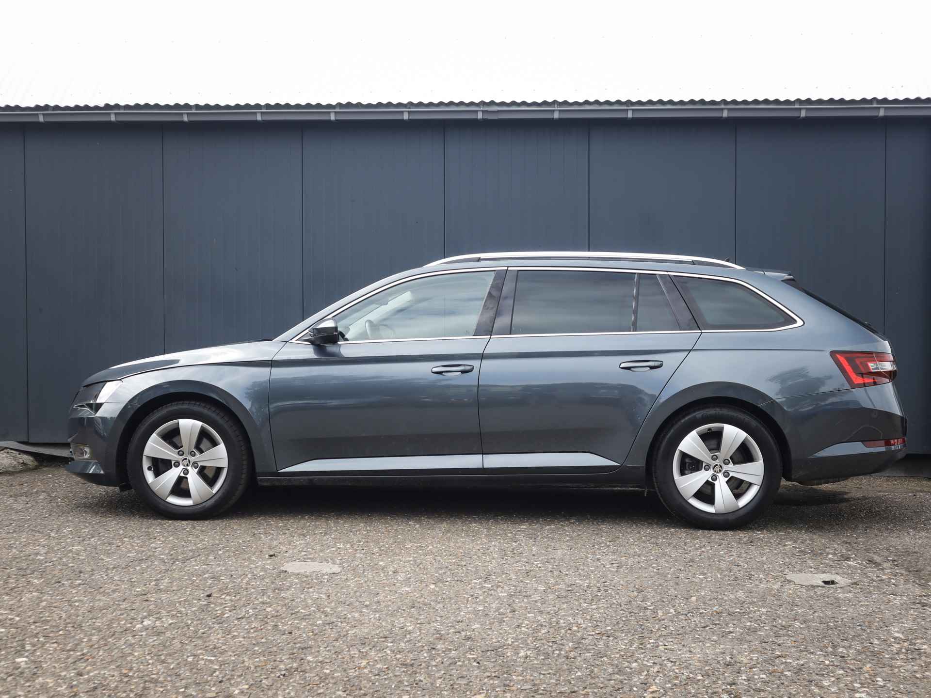 Škoda Superb Combi 1.5 TSI ACT Ambition Business (150 PK) 1e-Eig, Skoda-Dealer-Onderh, 12-Mnd-BOVAG, NL-Auto, Navigatie/Apple-Carplay/Android-Auto, Airco, Panorama, Cruisecontrol, Achteruitrijcamera, Parkeersensoren, DAB, Licht-Zicht-Pakket, Elek.-Achterklep, Lm-Velgen-17Inch, Privacy-Glas - 35/42