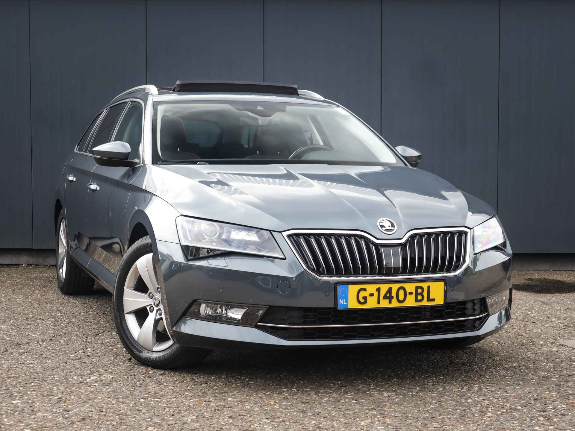 Škoda Superb Combi 1.5 TSI ACT Ambition Business (150 PK) 1e-Eig, Skoda-Dealer-Onderh, 12-Mnd-BOVAG, NL-Auto, Navigatie/Apple-Carplay/Android-Auto, Airco, Panorama, Cruisecontrol, Achteruitrijcamera, Parkeersensoren, DAB, Licht-Zicht-Pakket, Elek.-Achterklep, Lm-Velgen-17Inch, Privacy-Glas - 37/42