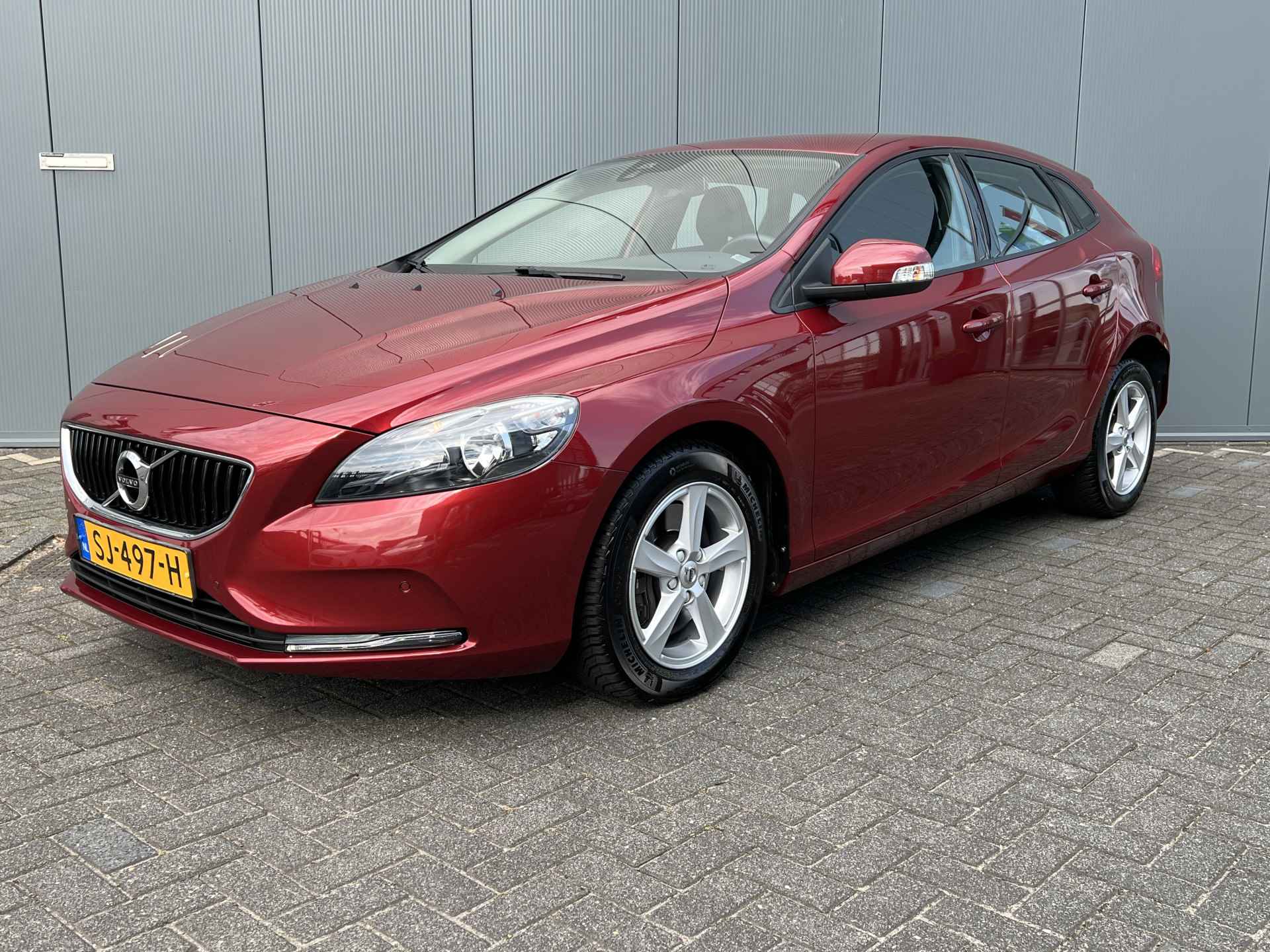 Volvo V40 1.5 T2 123pk Nordic Automaat | Climate | Keyless | Navigatie | 16" Lichtmetaal | Afn. Trekhaak | Cruisecontrol | Business Pack | - 2/25