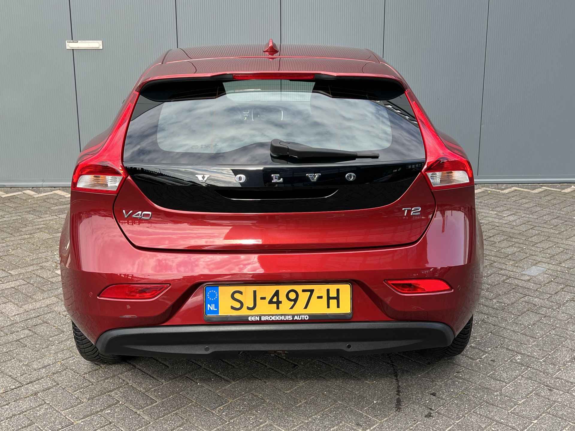 Volvo V40 1.5 T2 123pk Nordic Automaat | Climate | Keyless | Navigatie | 16" Lichtmetaal | Afn. Trekhaak | Cruisecontrol | Business Pack | - 6/25