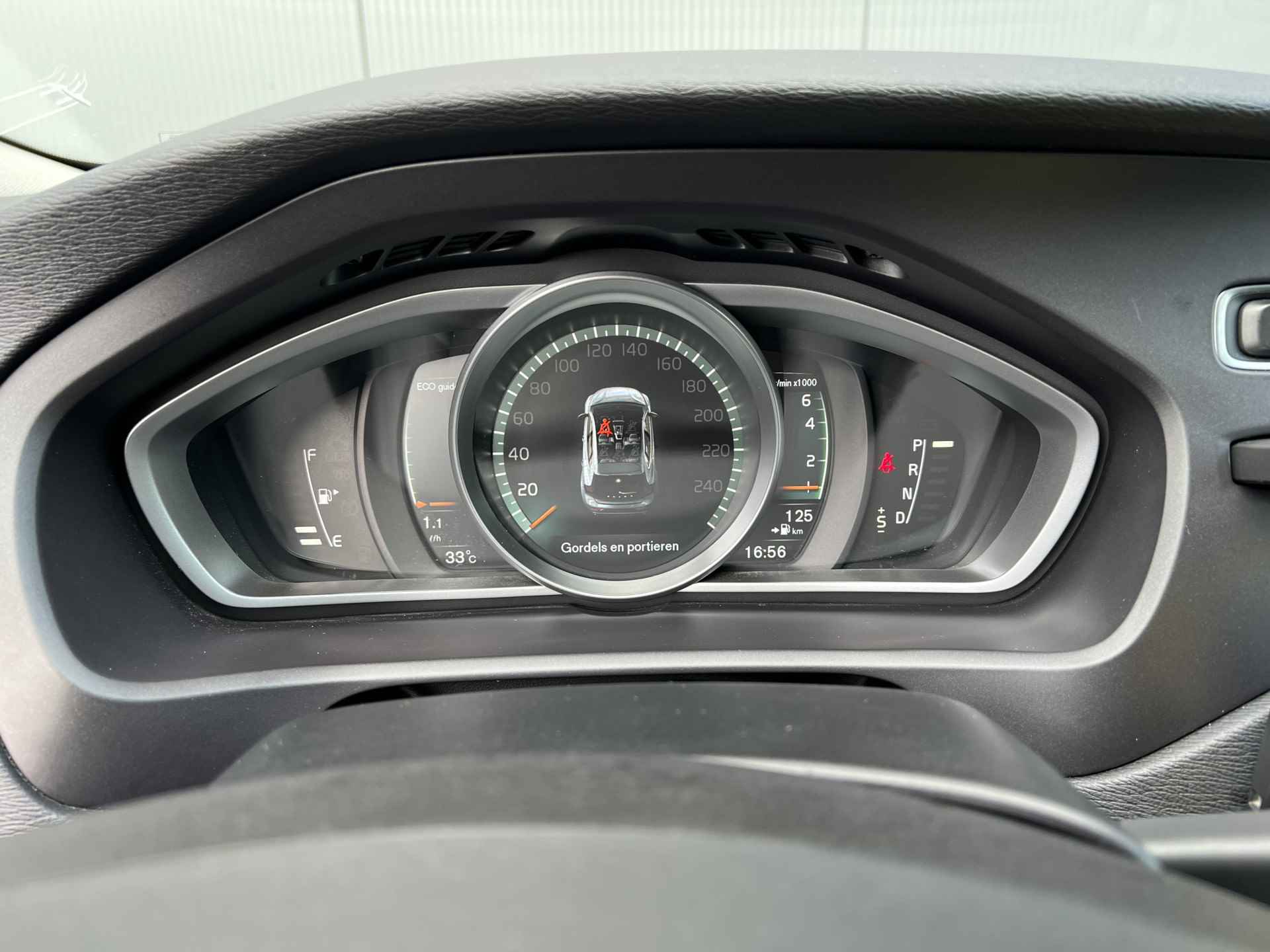 Volvo V40 1.5 T2 123pk Nordic Automaat | Climate | Keyless | Navigatie | 16" Lichtmetaal | Afn. Trekhaak | Cruisecontrol | Business Pack | - 18/25