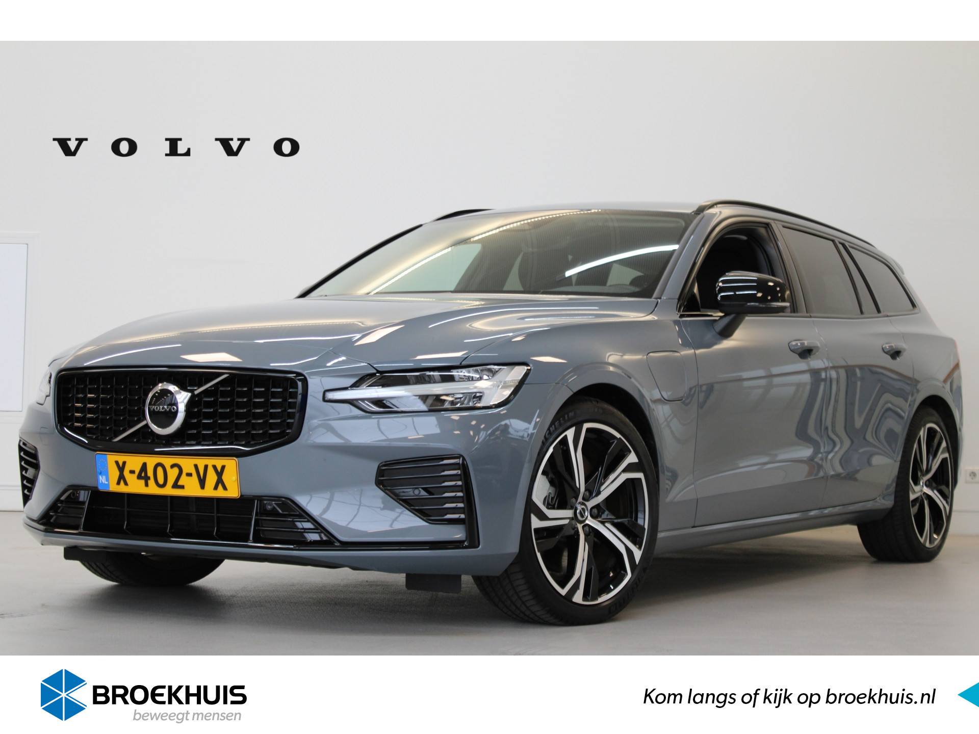 Volvo V60 T6 350PK AWD Plus Dark | Trekhaak | Keyless | 19'' | Getint Glas | Achterb verw