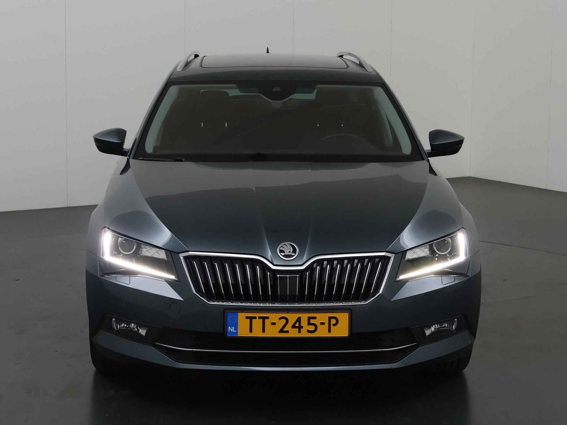 Skoda Superb Combi 1.4 TSI ACT Style Business | Trekhaak | DAB | Memory stoelen | Stoelverwarming | Panoramadak | lederen bekleding | - 4/42