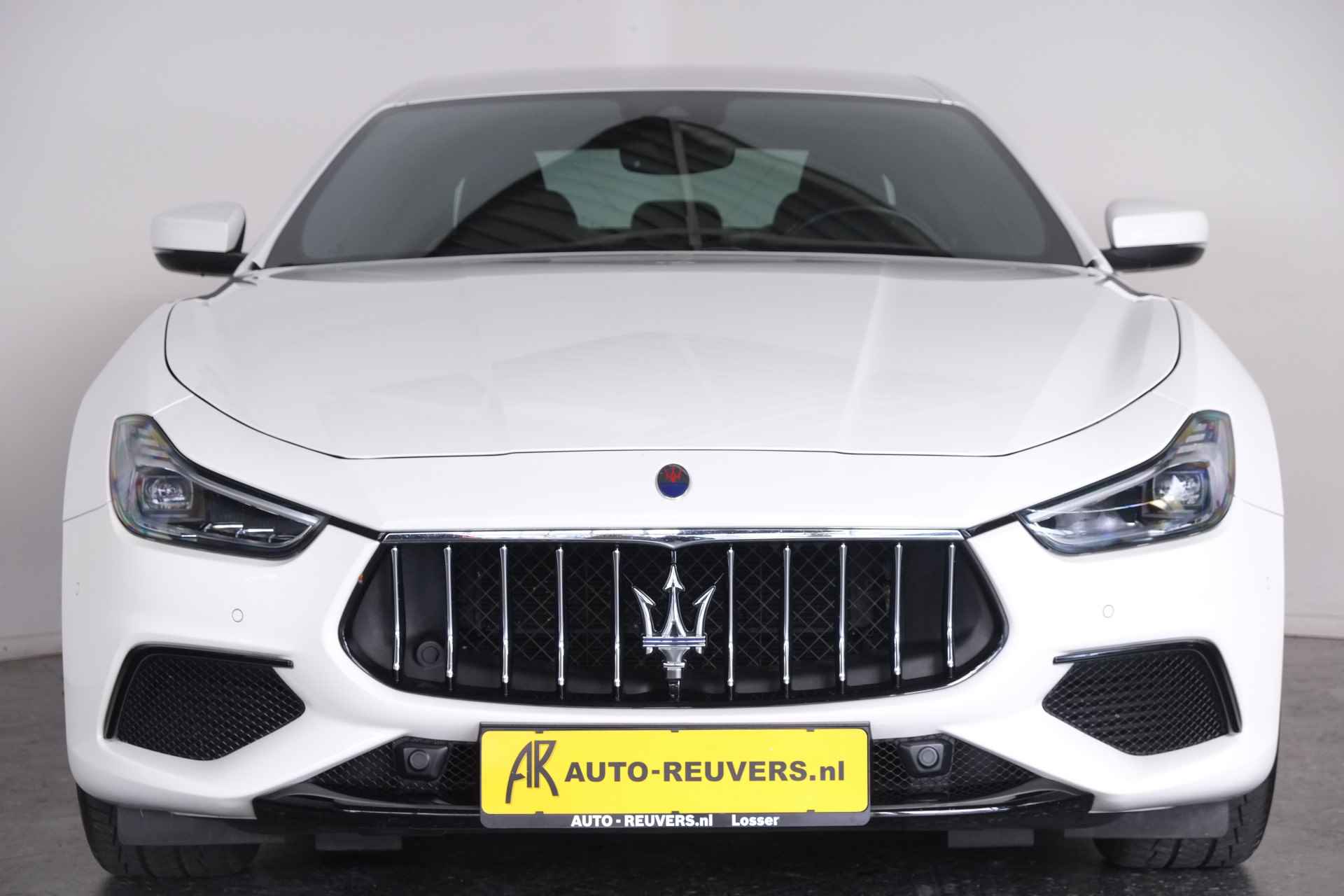 Maserati Ghibli S 3.0 V6 GranSport Navigatie / Stoelverwarming / Carplay / Cruise Control / Soft Close - 2/37