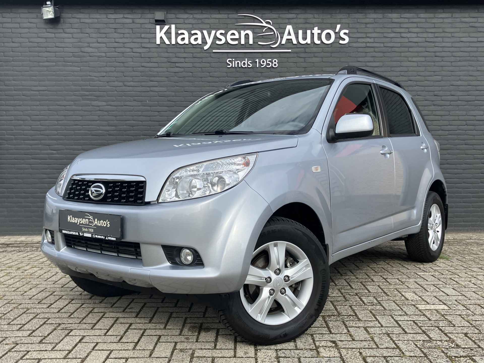 Daihatsu Terios 1.5 4WD Track AUT. | 1e eigenaar | dealer onderhouden | climate control | stoelverwarming | dakrailing | reservewiel | 55.000 KM - 1/30