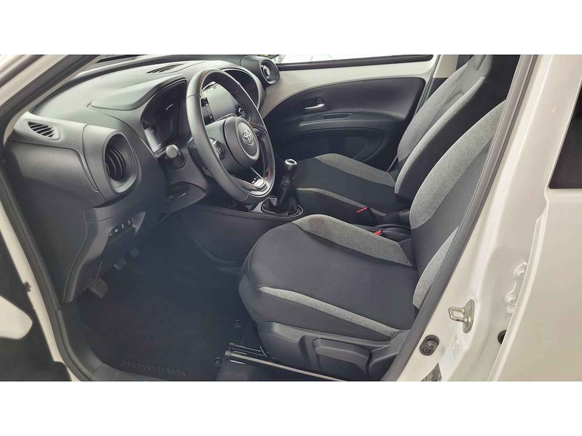 Toyota Aygo X 1.0 VVT-i First Apple-carplay Stoelverw - 7/21
