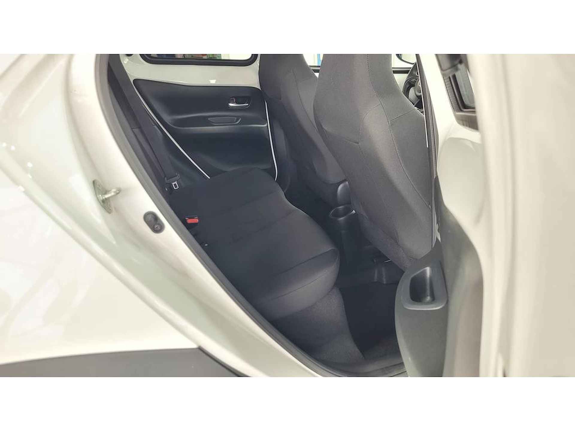Toyota Aygo X 1.0 VVT-i First Apple-carplay Stoelverw - 18/21