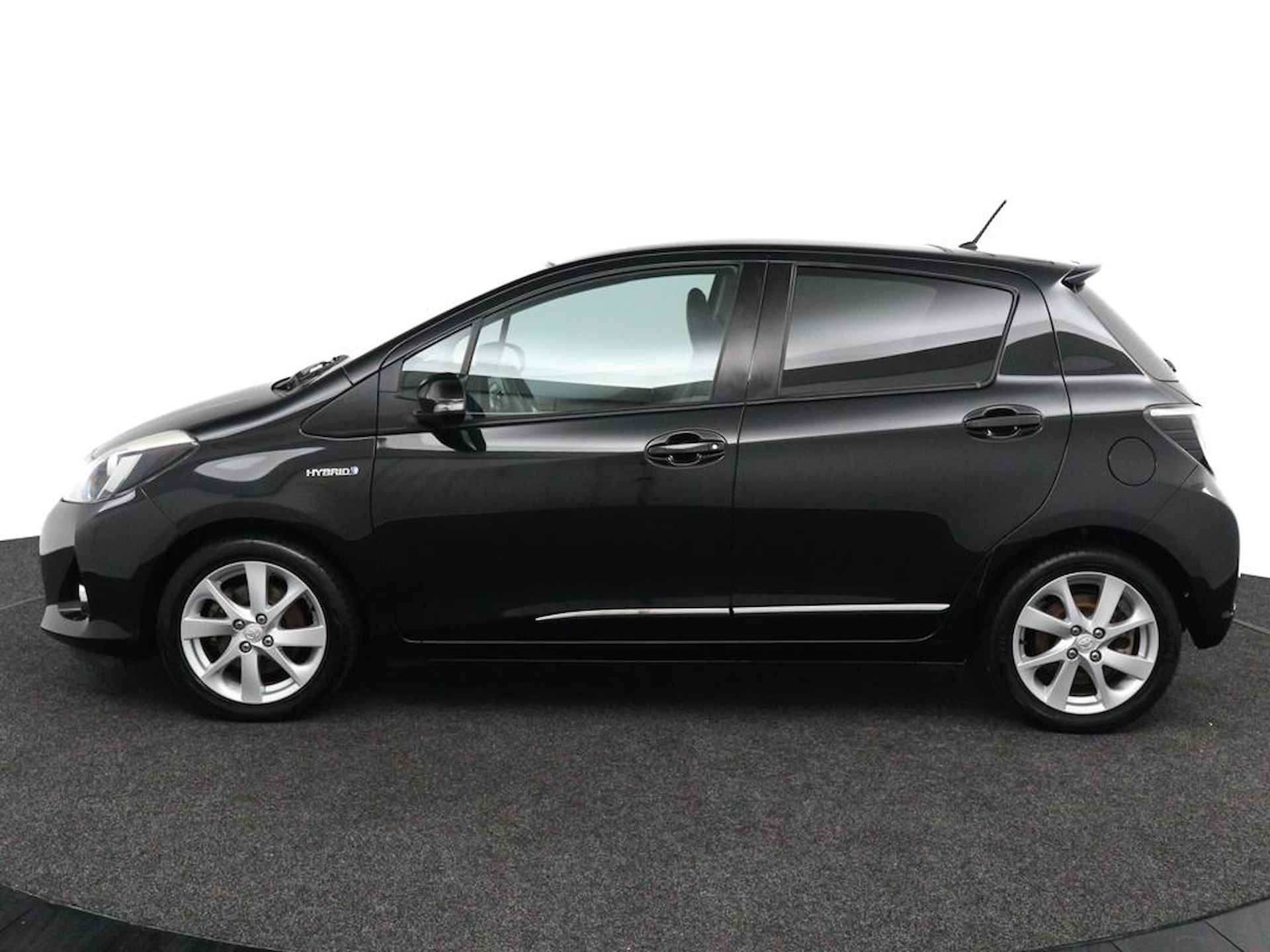 Toyota Yaris 1.5 Hybrid Dynamic | Panorama Dak | Navigatie | Cruise Control | Keyless Entry | Privacy Glas | - 6/49