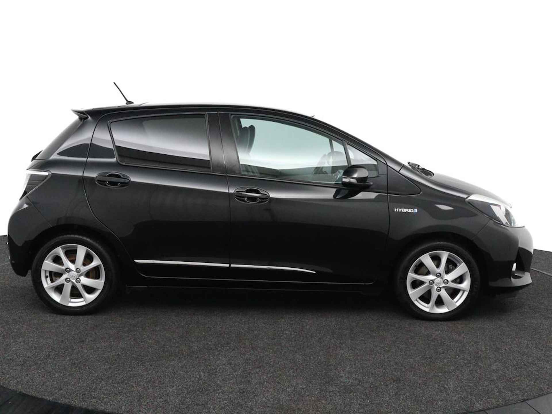 Toyota Yaris 1.5 Hybrid Dynamic | Panorama Dak | Navigatie | Cruise Control | Keyless Entry | Privacy Glas | - 7/49