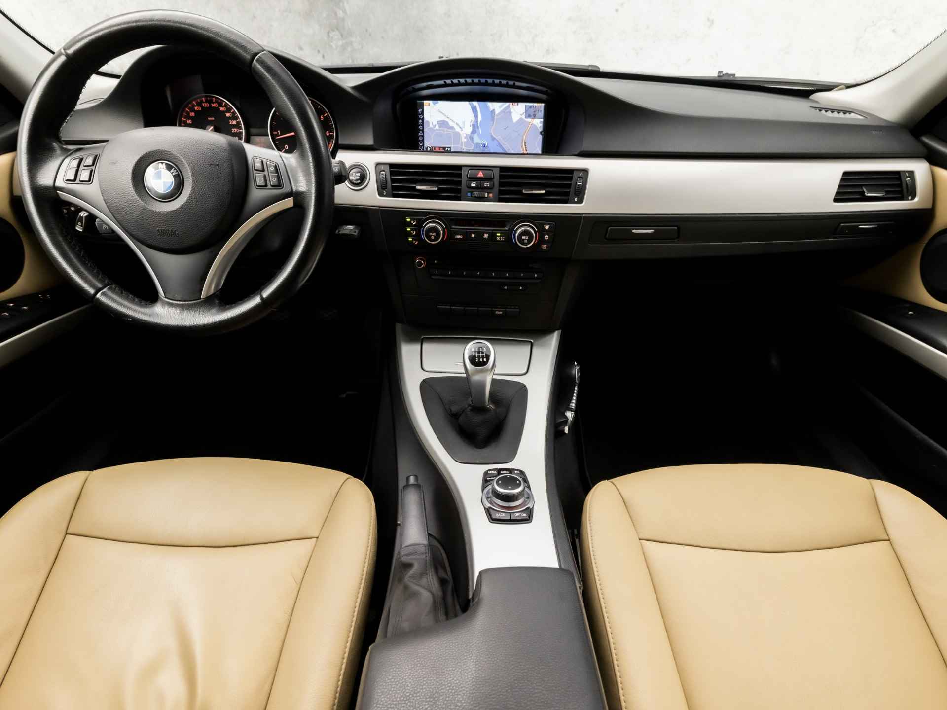 BMW 3 Serie Touring 318i Luxury 143Pk (NAVIGATIE, CLIMATE, GETINT GLAS, LEDEREN SPORTSTOELEN, BLUETOOTH, CRUISE, NIEUWE APK, NIEUWSTAAT) - 6/33