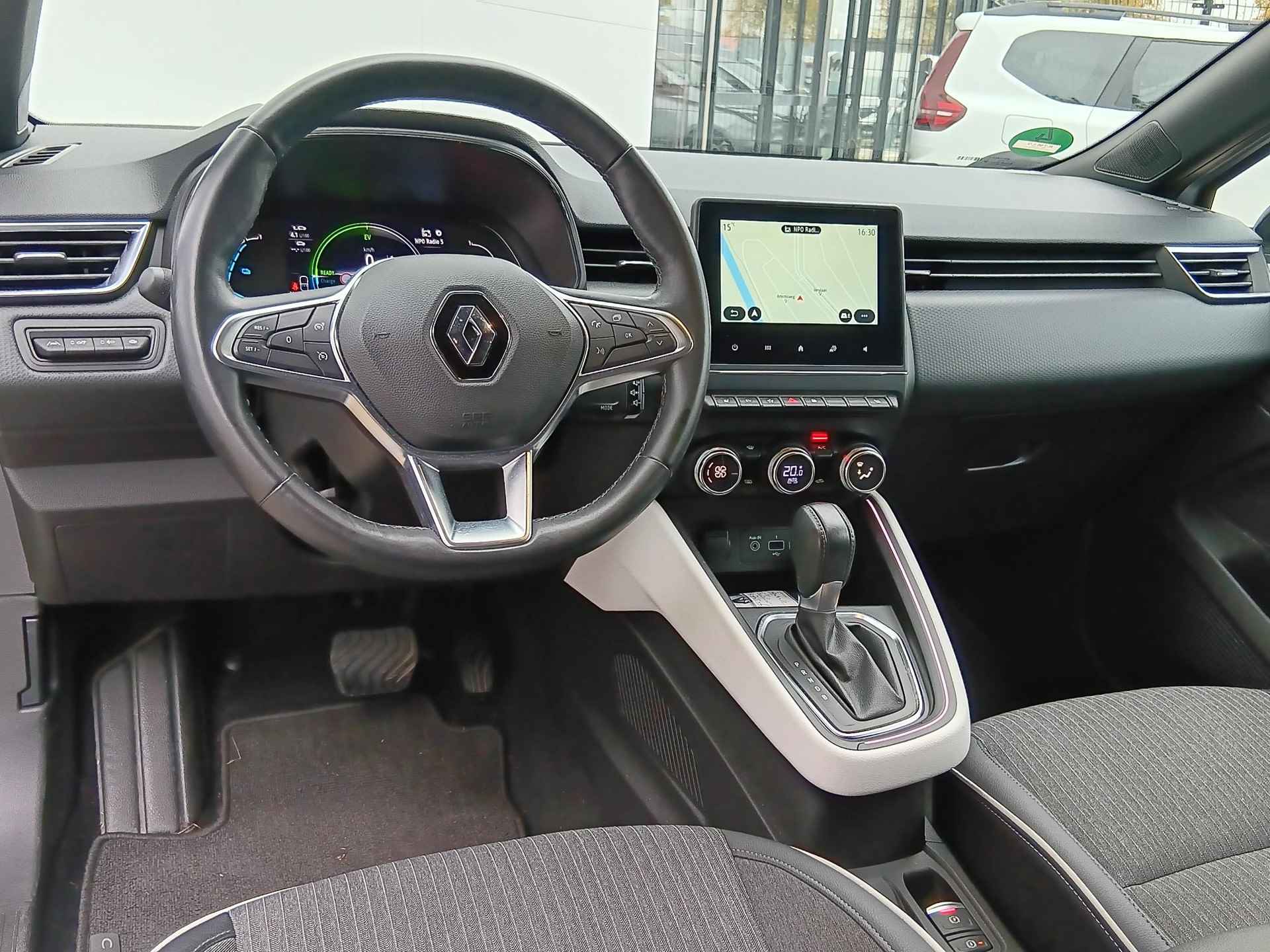 Renault Clio 1.6 E-Tech Hybrid 145 Techno Navigatie | Stoelverwarming | Stuurverwarming | Winterbanden | - 8/31