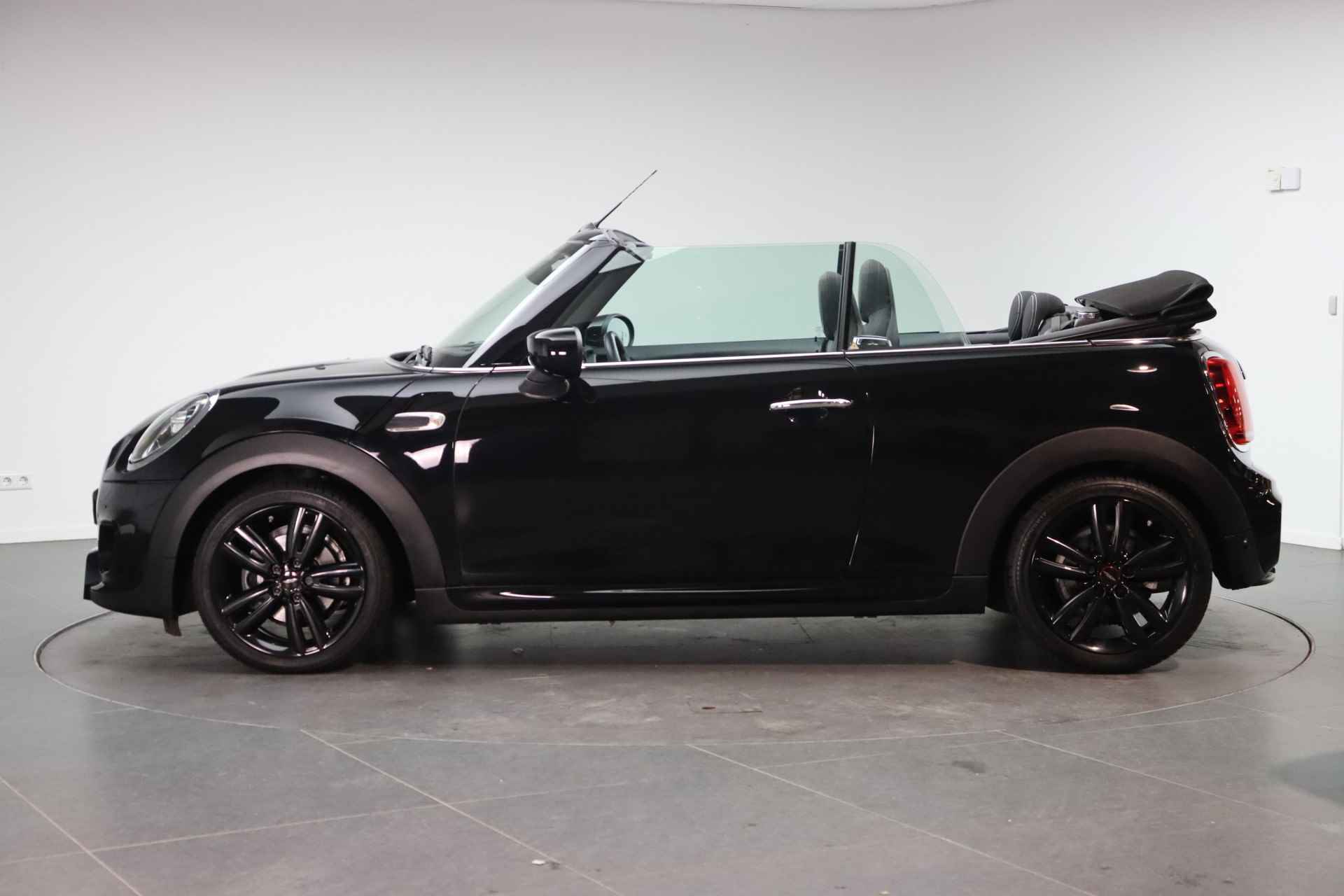 MINI Cabrio Cooper Automaat / JCW Trim Pakket / Sportstoelen / Stoelverwarming / LED / PDC achter / Comfort Access / Cruise Control - 4/20