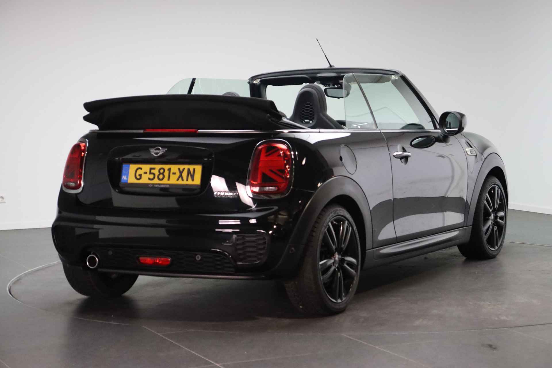 MINI Cabrio Cooper Automaat / JCW Trim Pakket / Sportstoelen / Stoelverwarming / LED / PDC achter / Comfort Access / Cruise Control - 5/20