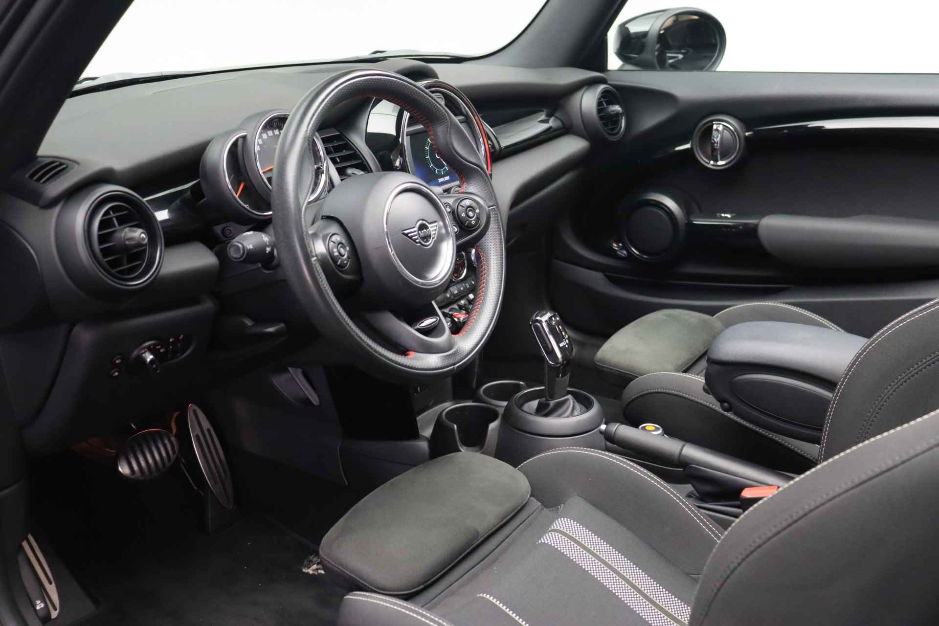 MINI Cabrio Cooper Automaat / JCW Trim Pakket / Sportstoelen / Stoelverwarming / LED / PDC achter / Comfort Access / Cruise Control - 9/20