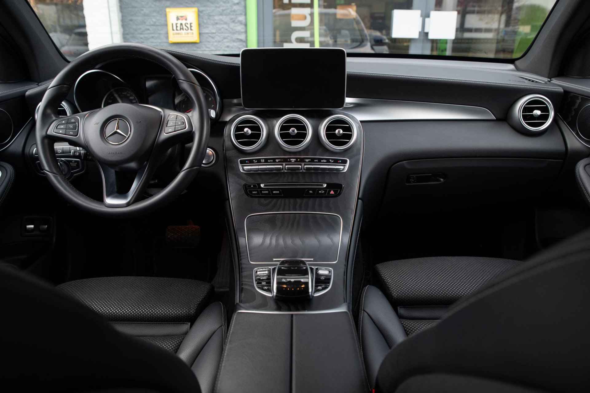 Mercedes-Benz GLC-klasse 250 4MATIC Premium Plus / LUCHTVERING / DISTRONIC / KEYLESS / LED - 20/53