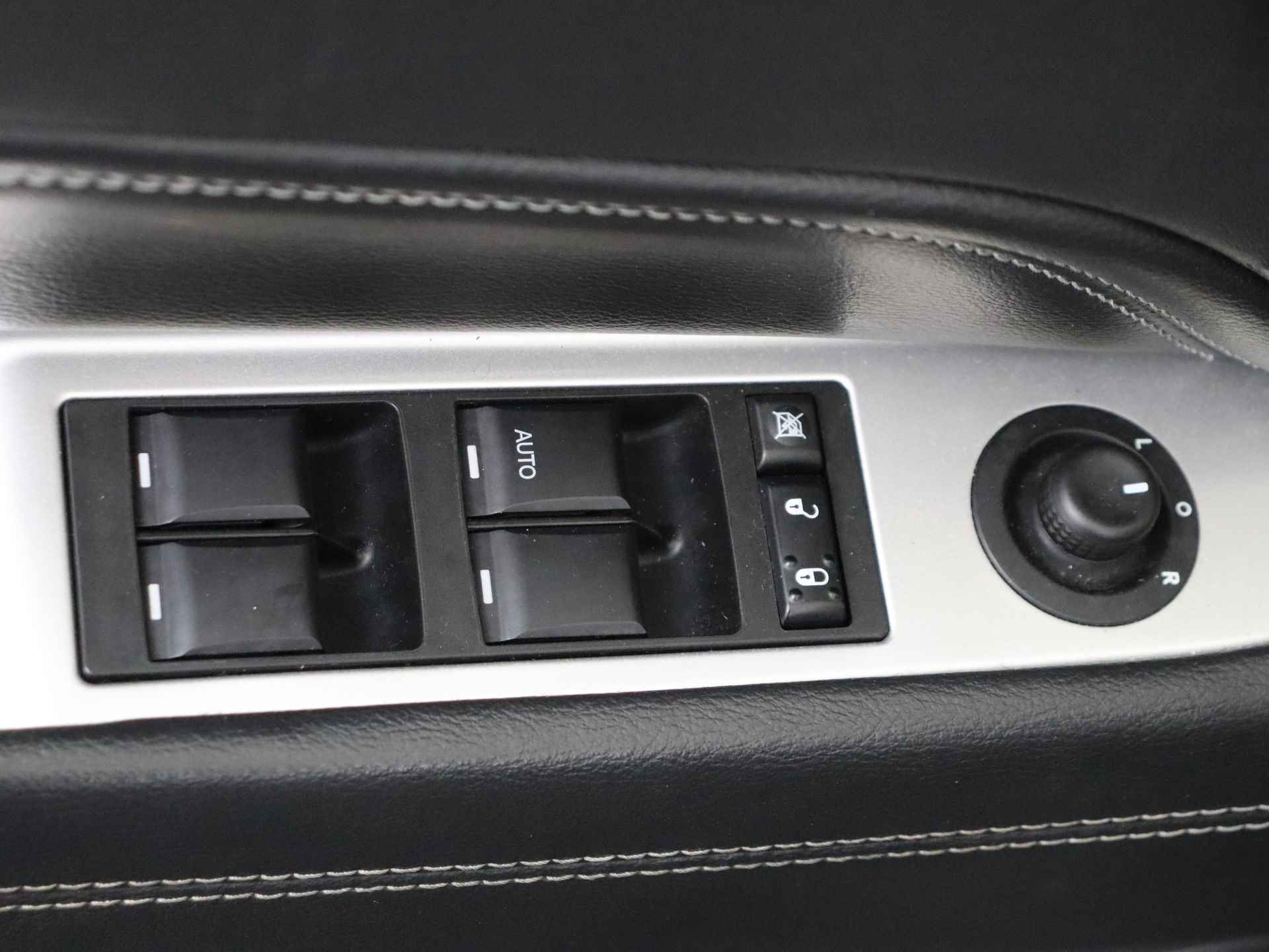 Jeep Compass 2.4 Black Edition 4WD | Navigatie | Camera | Lederen bekleding | Lichtmetalen Velgen - 27/30