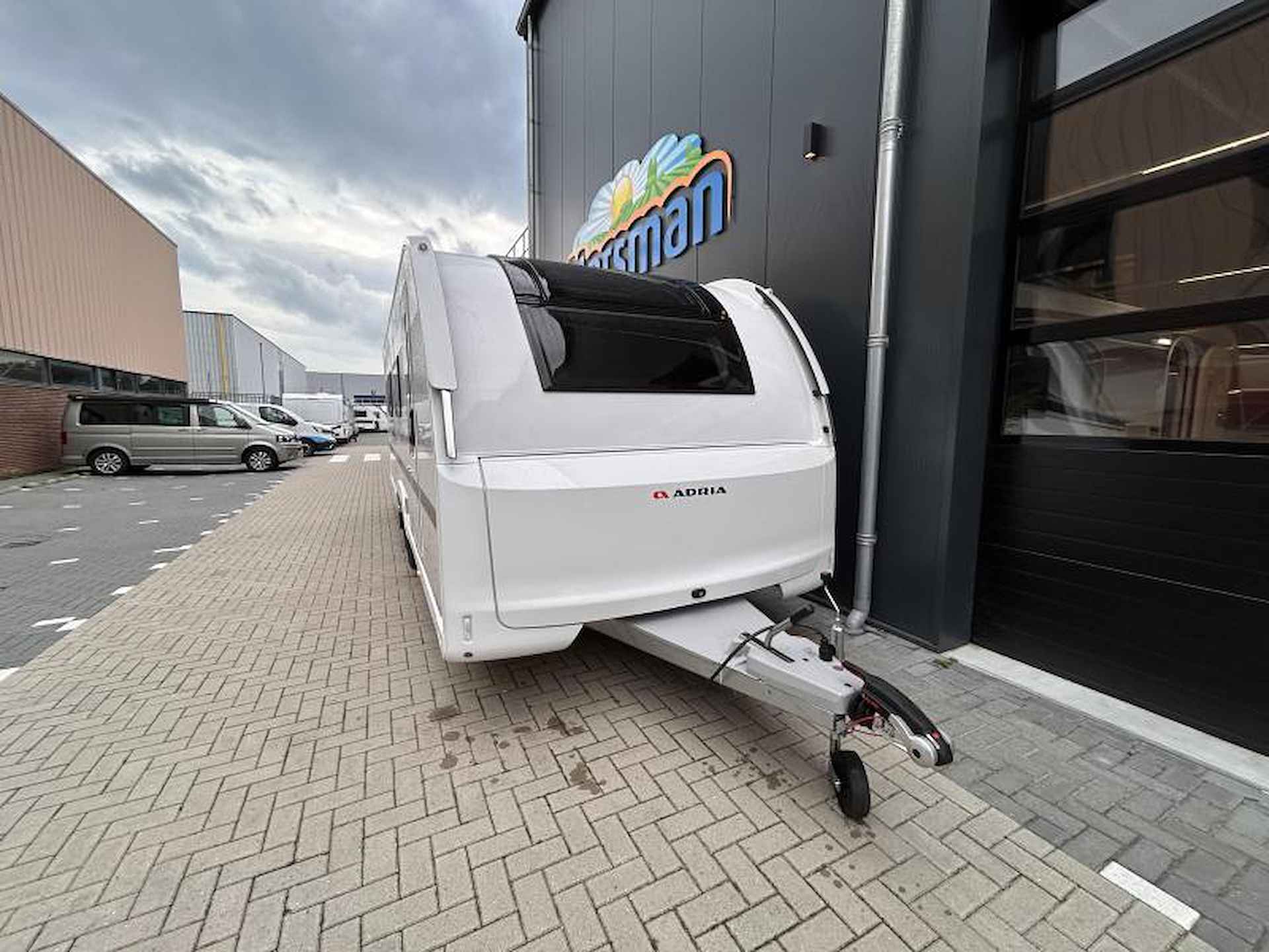 Adria Alpina 663 HT Queensbed - Model 2025 - 3/19