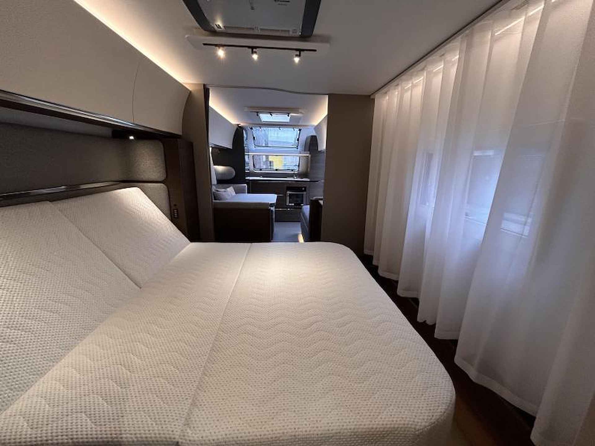 Adria Alpina 663 HT Queensbed - Model 2025 - 12/19