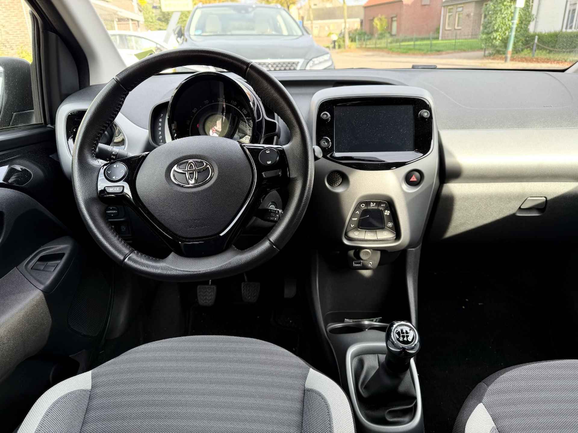 Toyota Aygo 1.0 VVT-i x-play - 10/28